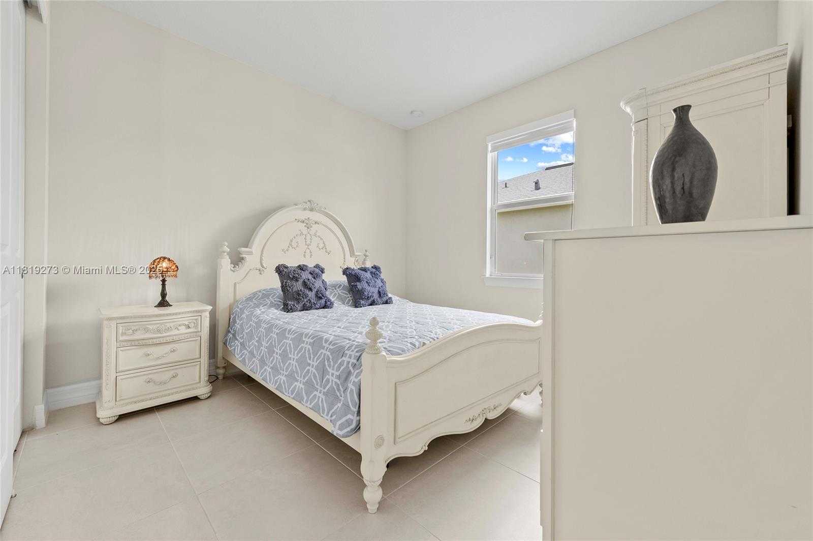 Small Image of 12355 SOUTH WEST MYRTLE OAK DR, Port St. Lucie Number 18