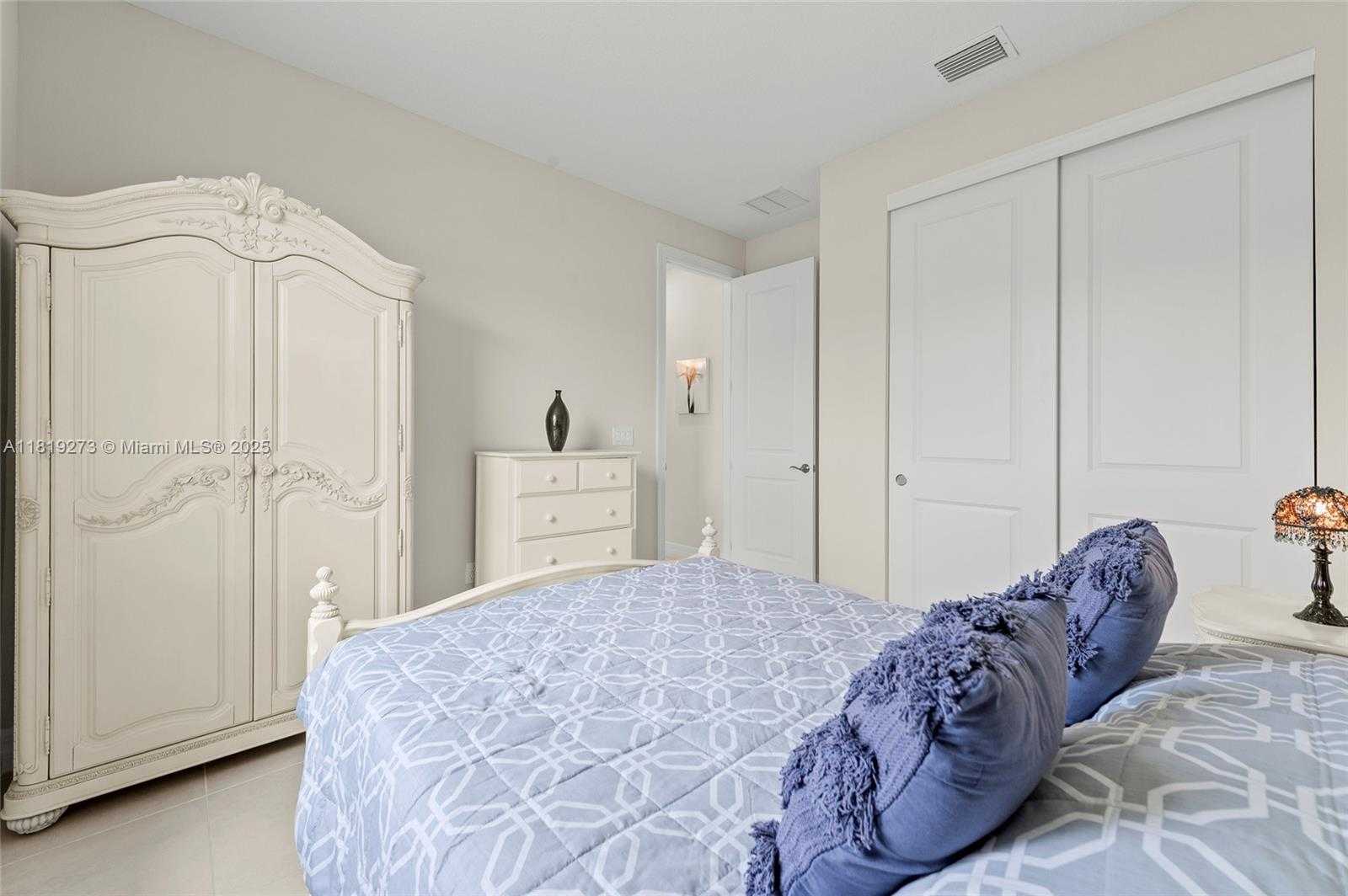 Small Image of 12355 SOUTH WEST MYRTLE OAK DR, Port St. Lucie Number 19