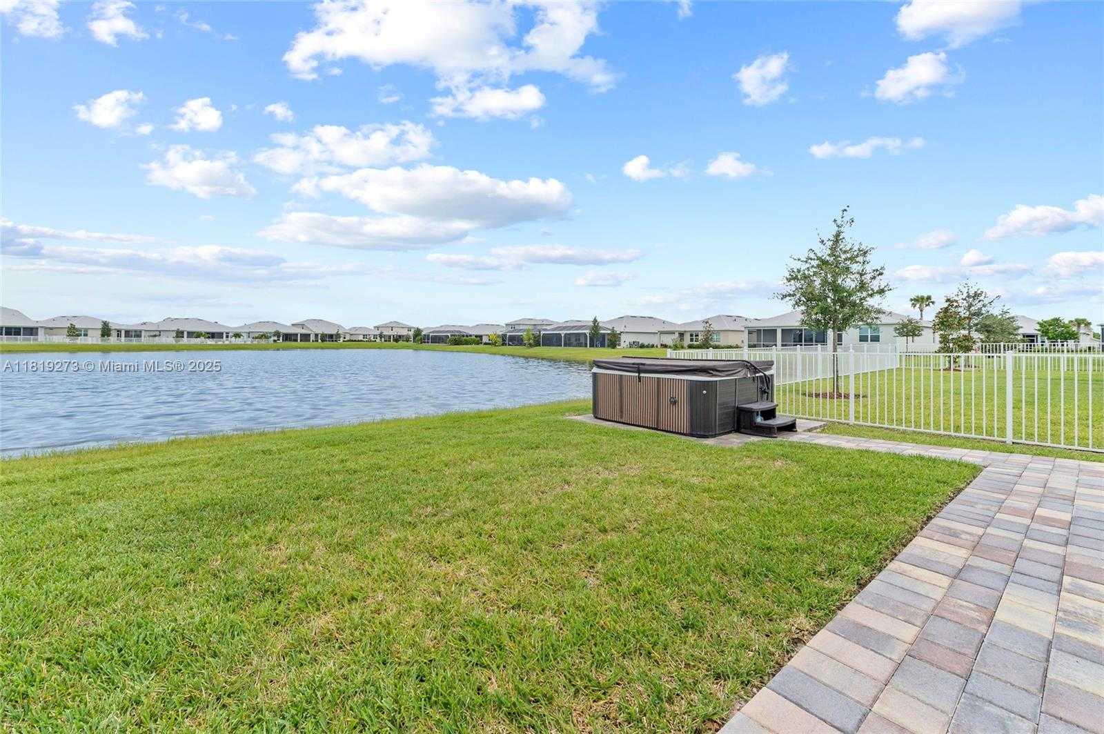 Small Image of 12355 SOUTH WEST MYRTLE OAK DR, Port St. Lucie Number 43