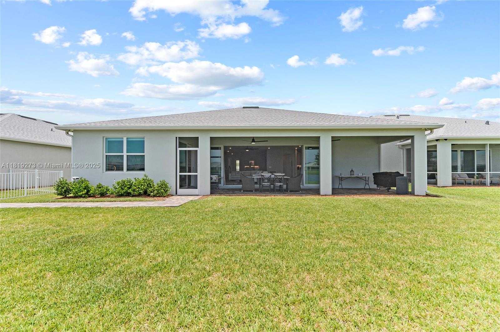 Small Image of 12355 SOUTH WEST MYRTLE OAK DR, Port St. Lucie Number 46
