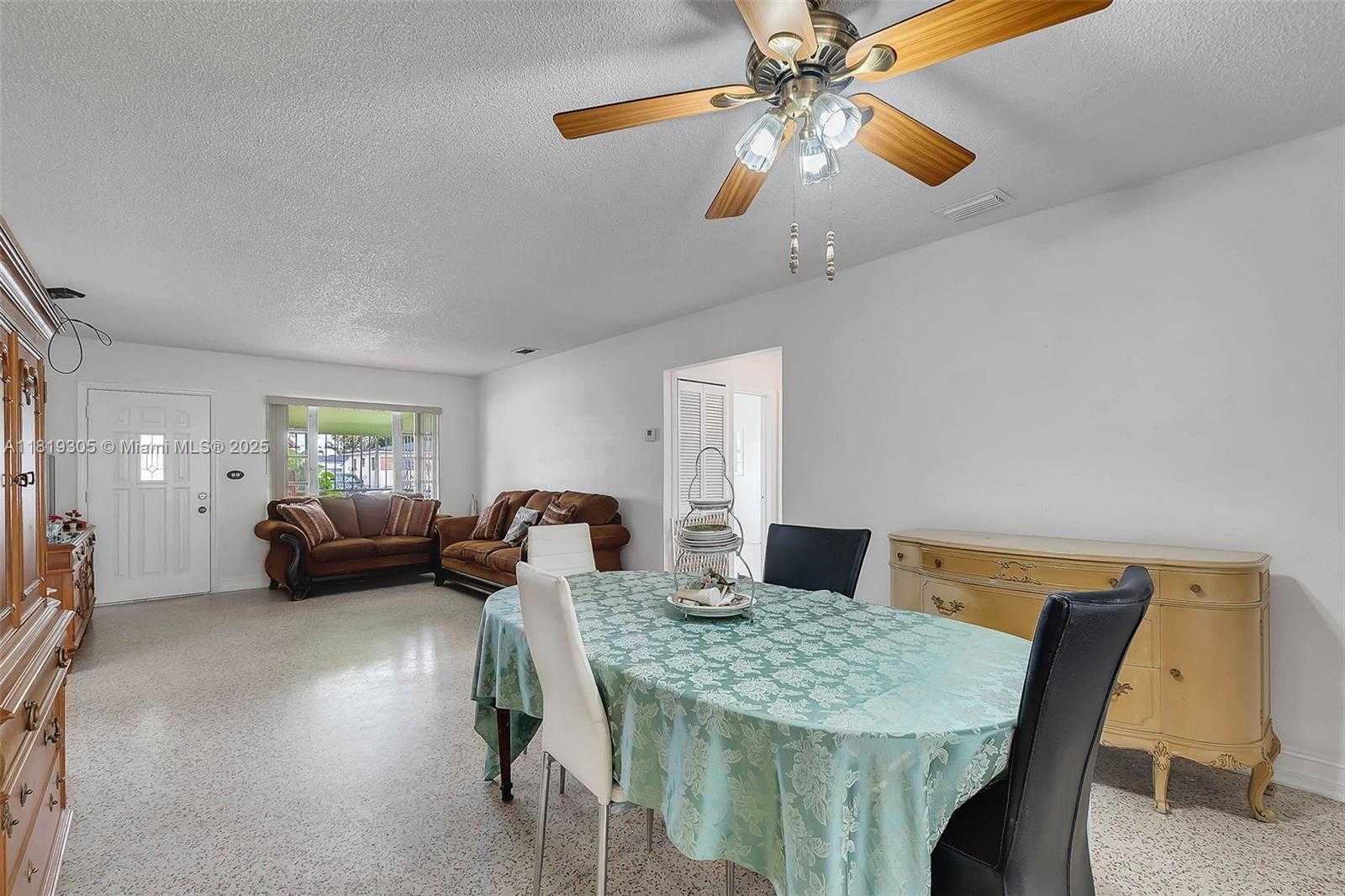 Small Image of 1150 WEST 69TH PL, Hialeah Number 10