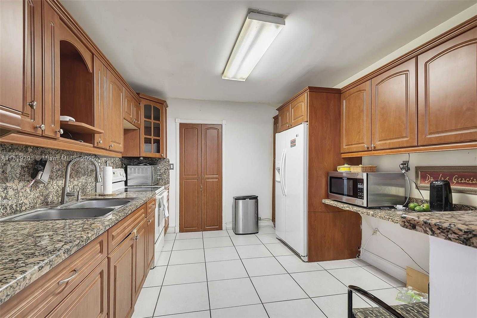 Small Image of 1150 WEST 69TH PL, Hialeah Number 12