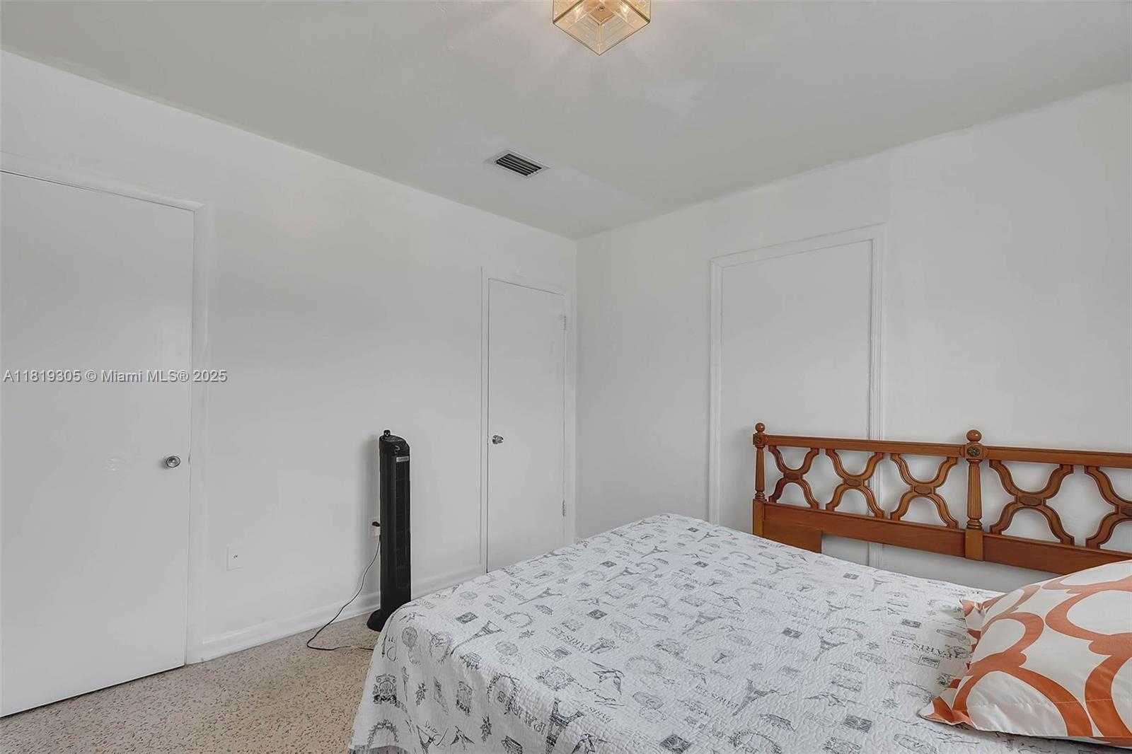 Small Image of 1150 WEST 69TH PL, Hialeah Number 14