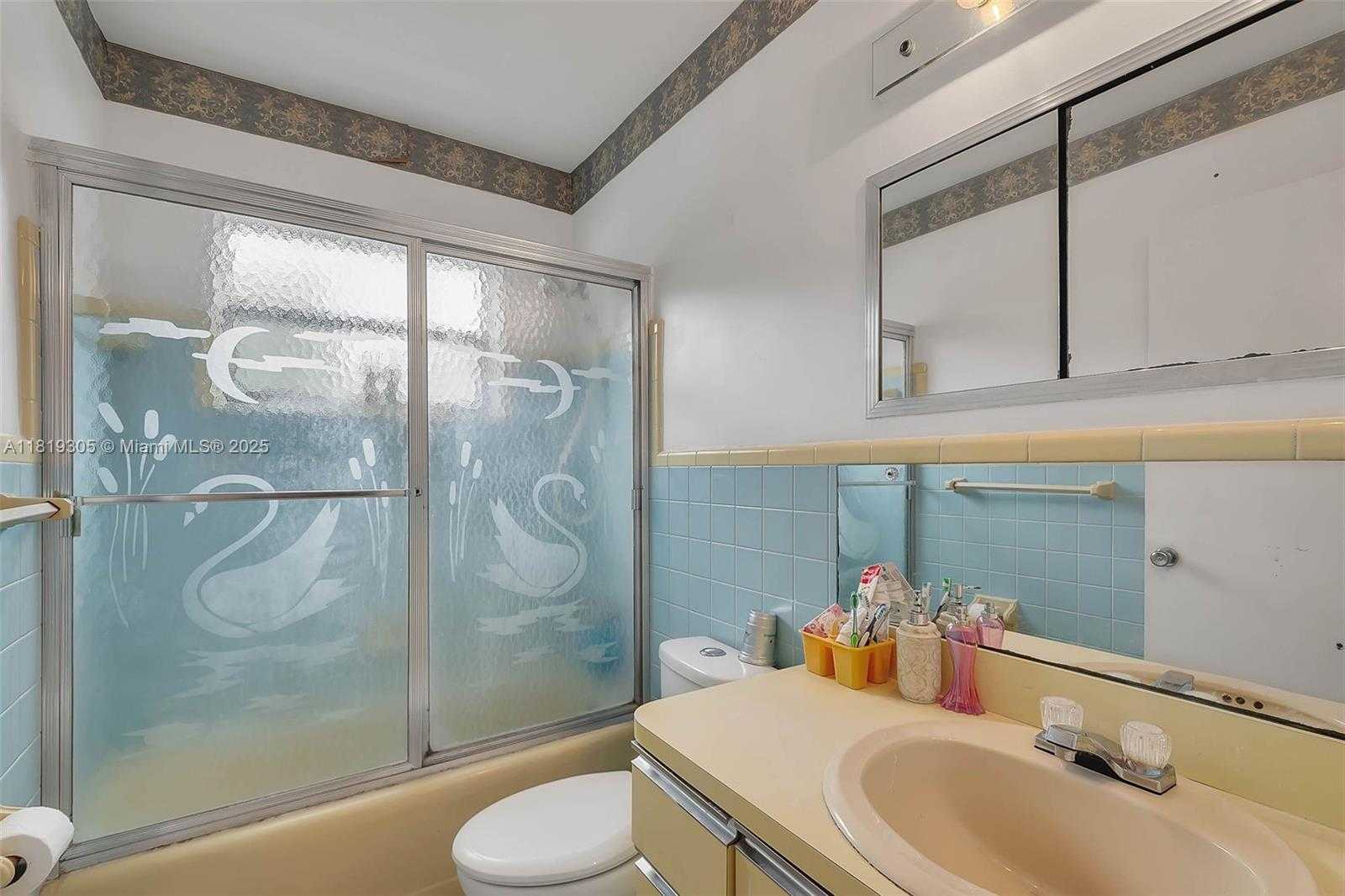 Small Image of 1150 WEST 69TH PL, Hialeah Number 20