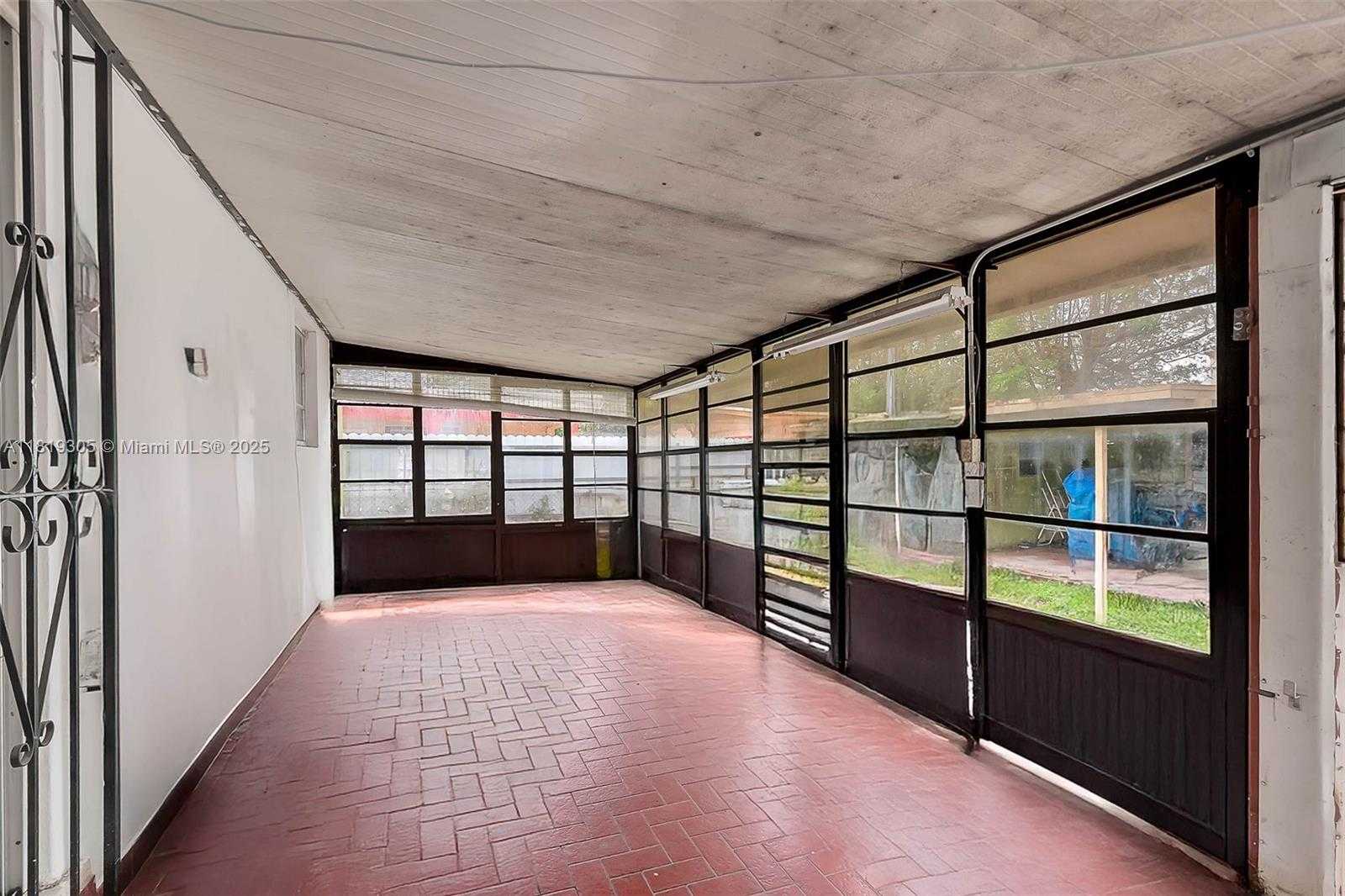 Small Image of 1150 WEST 69TH PL, Hialeah Number 22