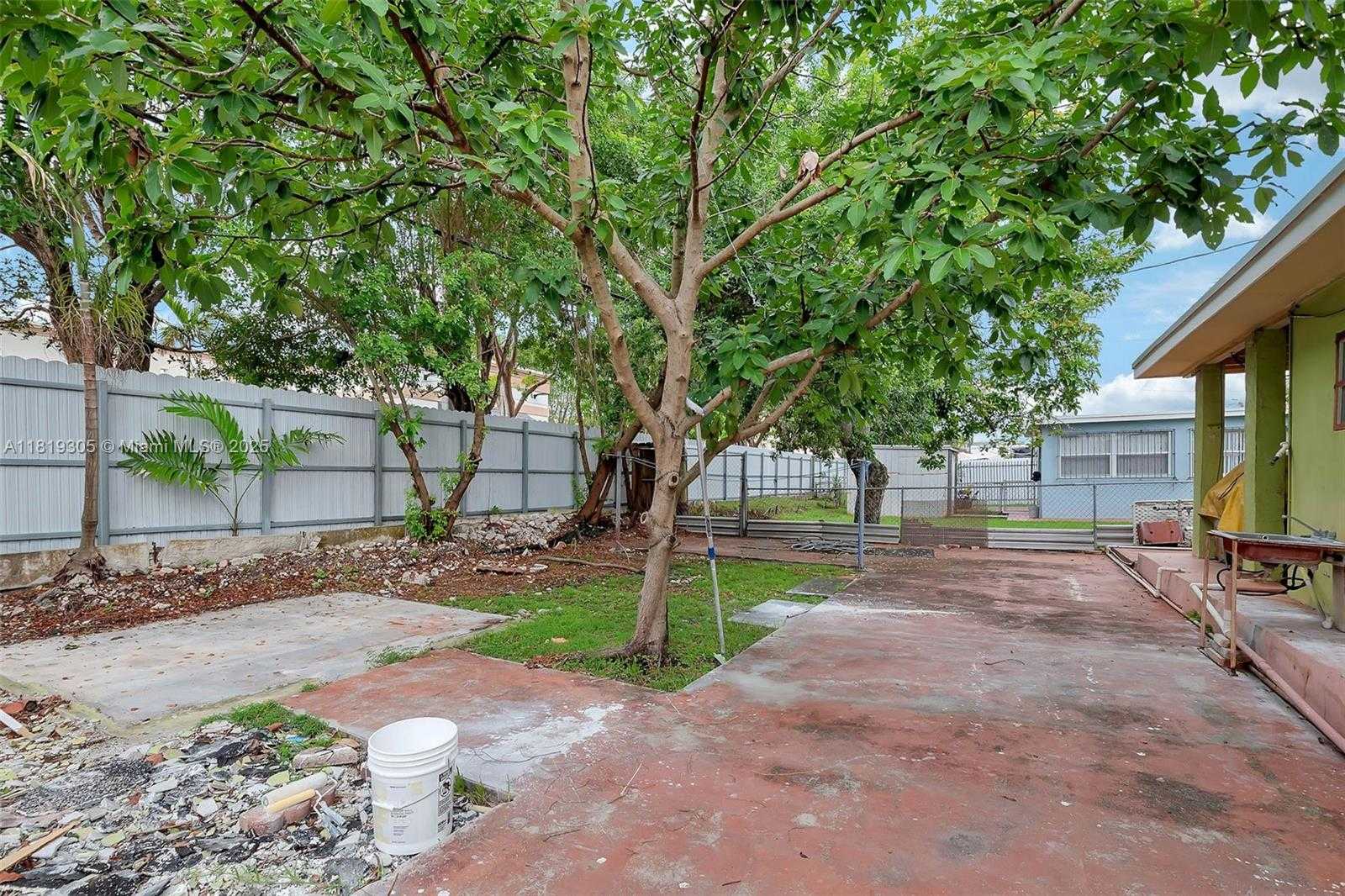 Small Image of 1150 WEST 69TH PL, Hialeah Number 24