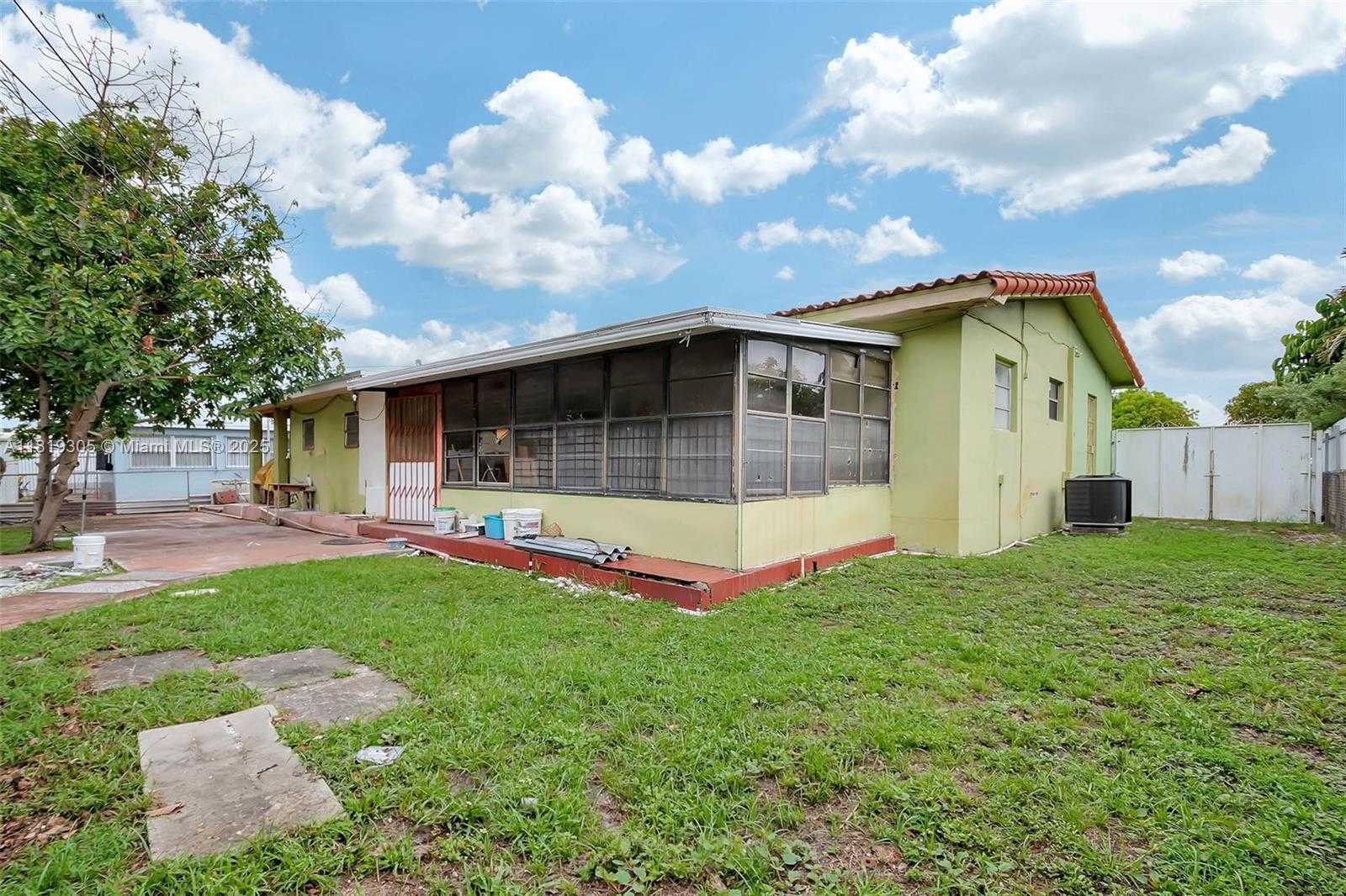 Small Image of 1150 WEST 69TH PL, Hialeah Number 25