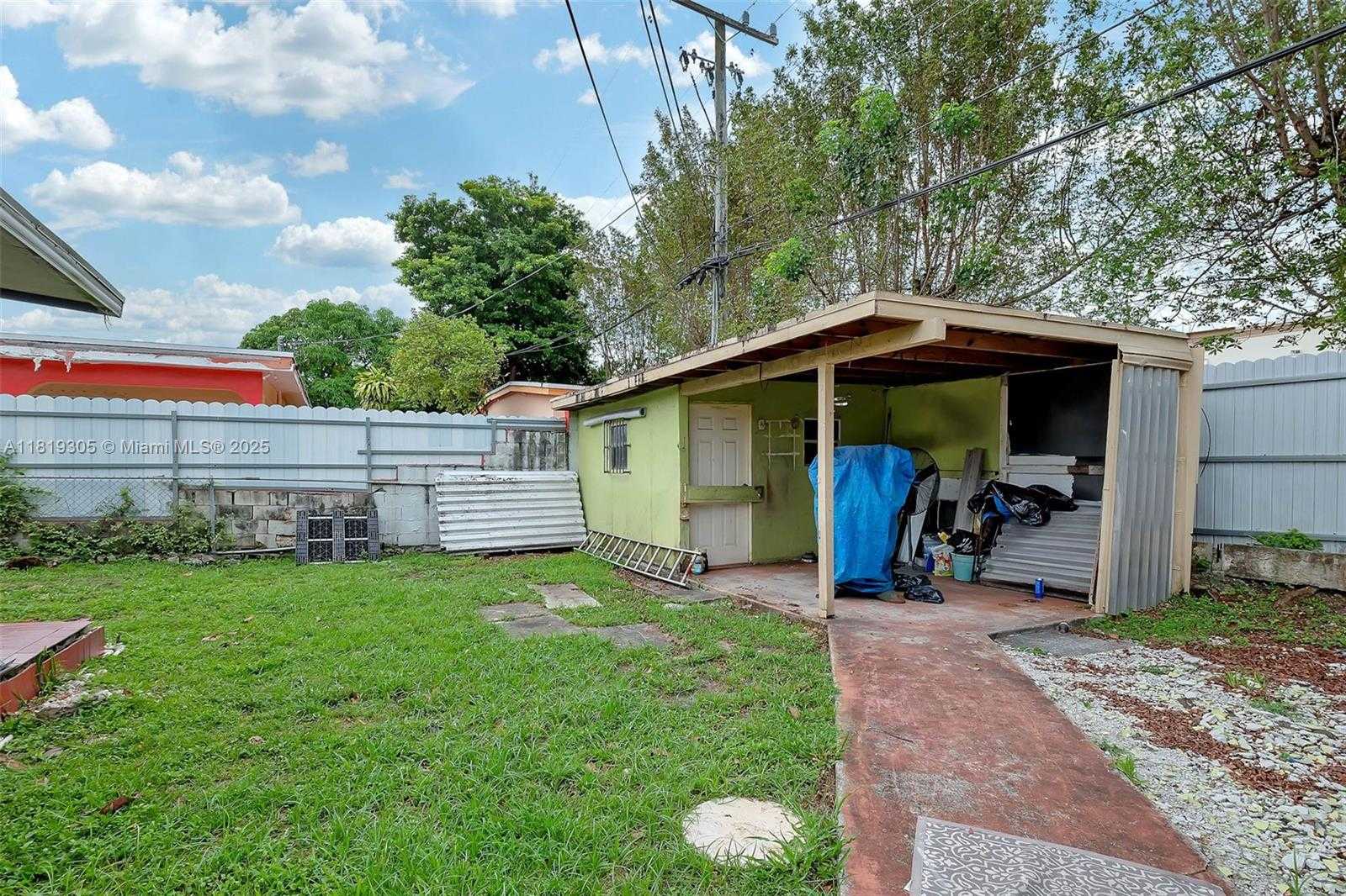 Small Image of 1150 WEST 69TH PL, Hialeah Number 26