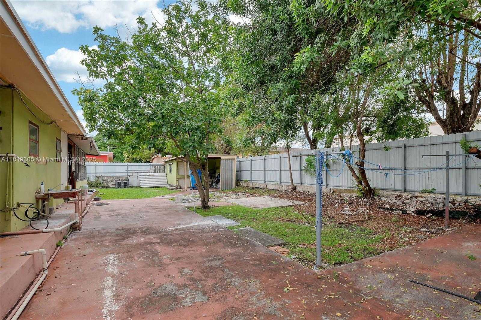 Small Image of 1150 WEST 69TH PL, Hialeah Number 27