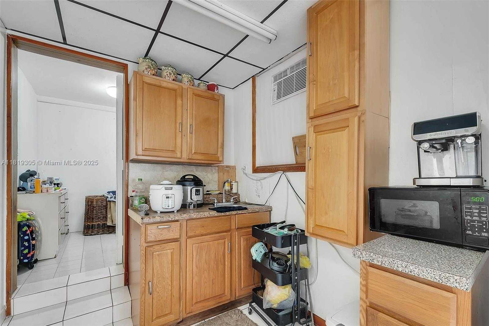 Small Image of 1150 WEST 69TH PL, Hialeah Number 31