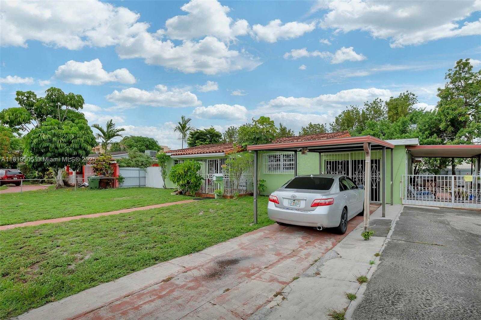 Small Image of 1150 WEST 69TH PL, Hialeah Number 4