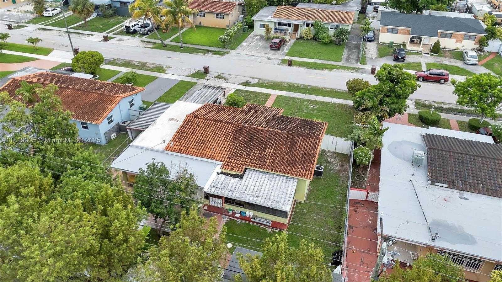Small Image of 1150 WEST 69TH PL, Hialeah Number 41