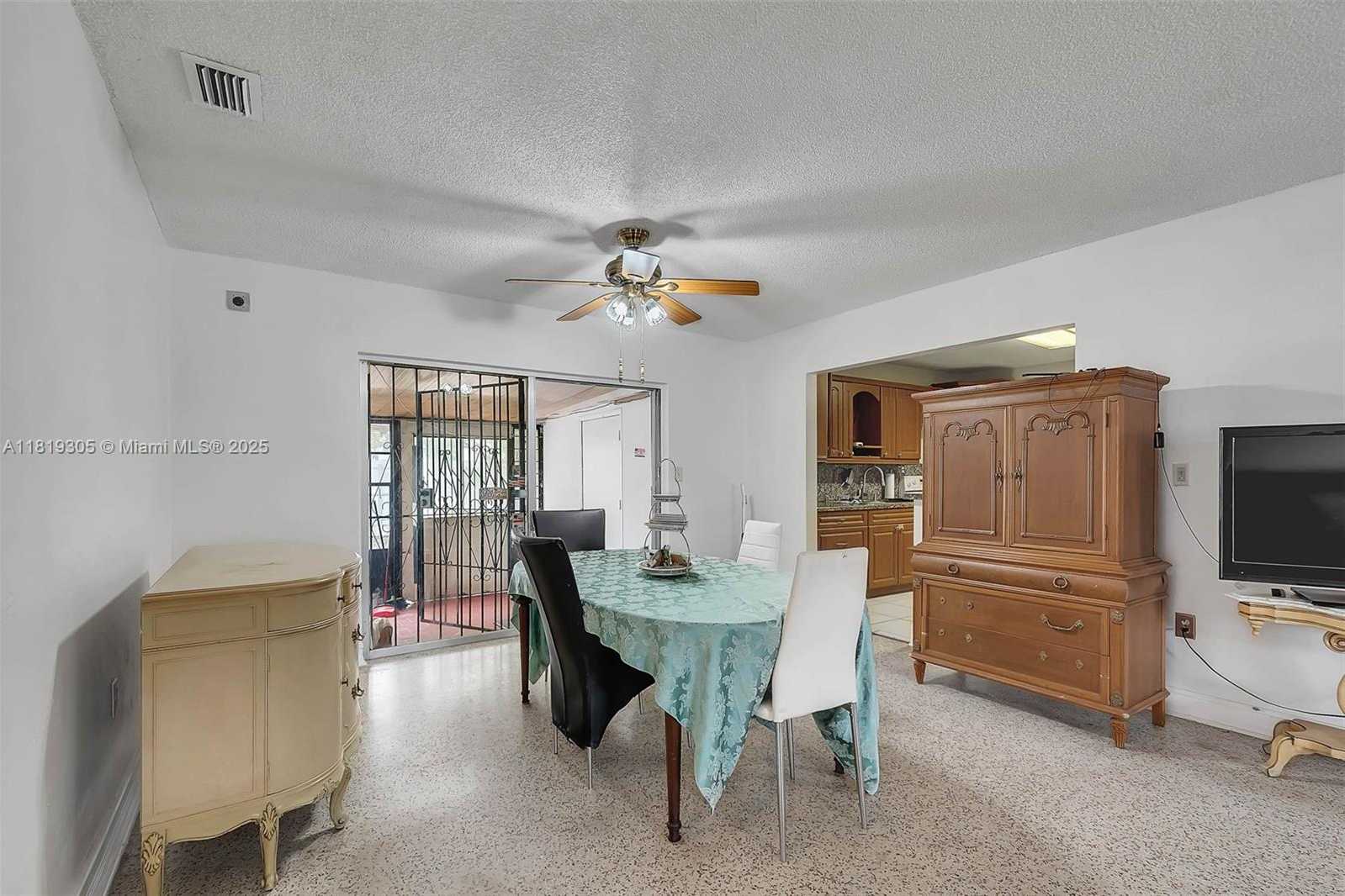 Small Image of 1150 WEST 69TH PL, Hialeah Number 9
