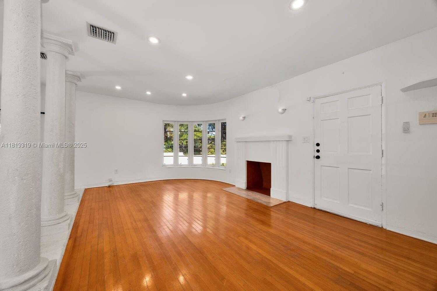 Small Image of 1409 MEDINA AVE, Coral Gables Number 3