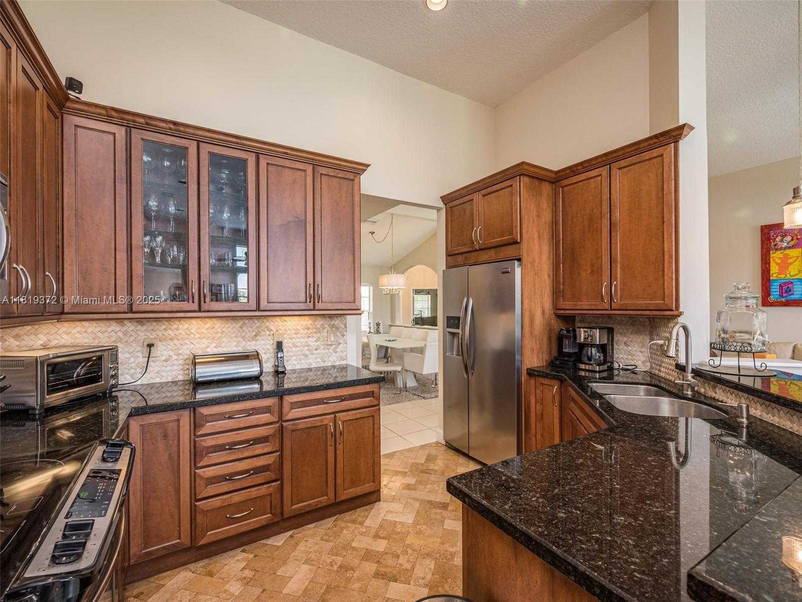 Small Image of 643 LAKE BLVD, Weston Number 11