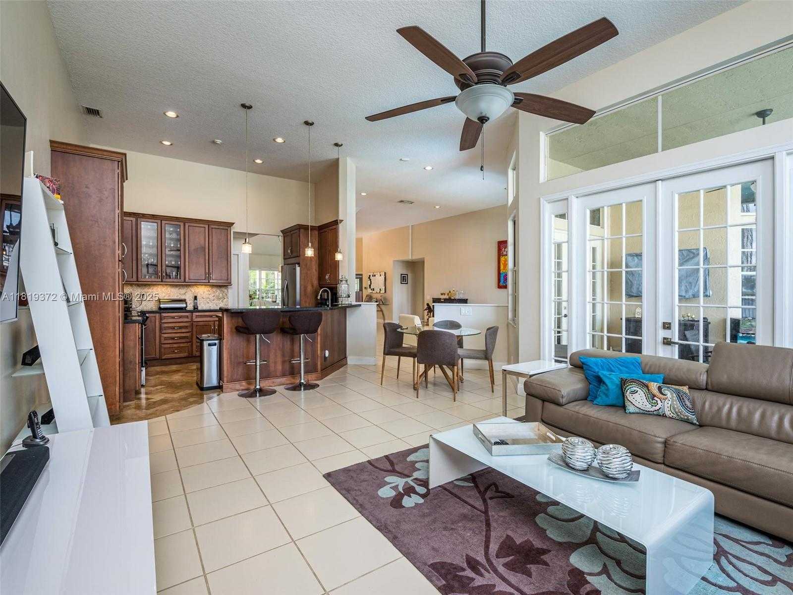 Small Image of 643 LAKE BLVD, Weston Number 14
