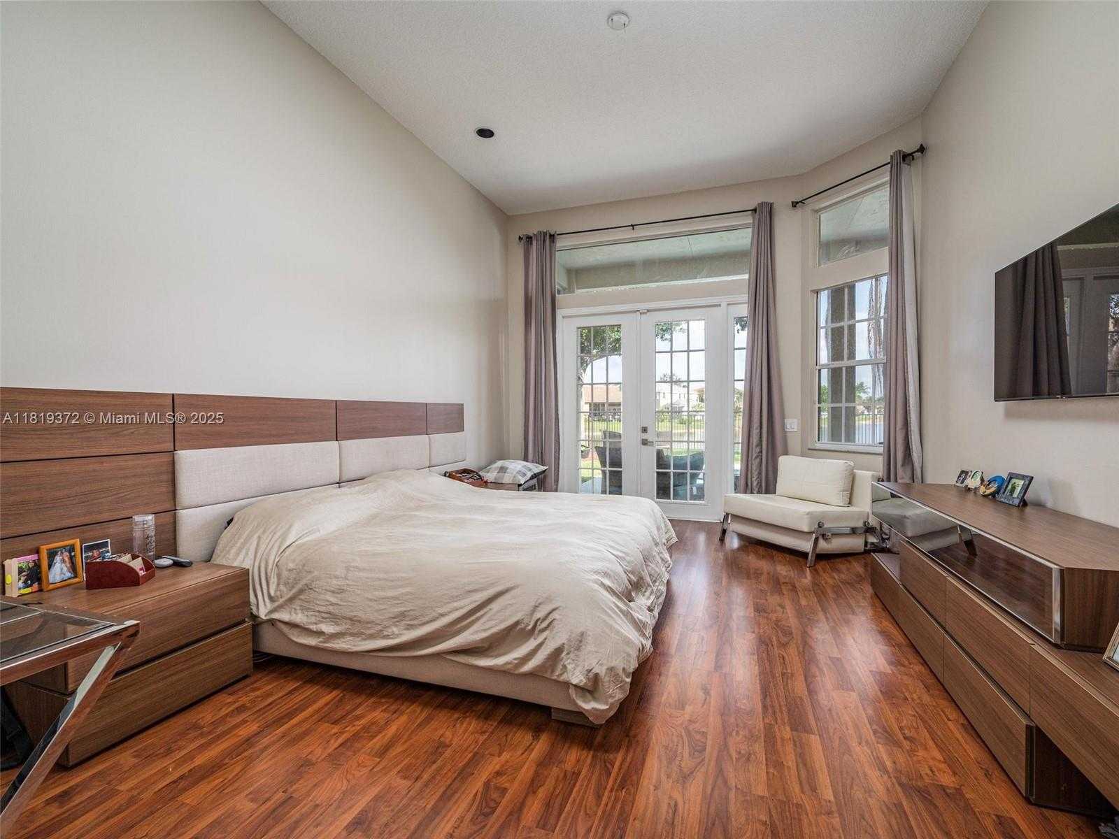 Small Image of 643 LAKE BLVD, Weston Number 15