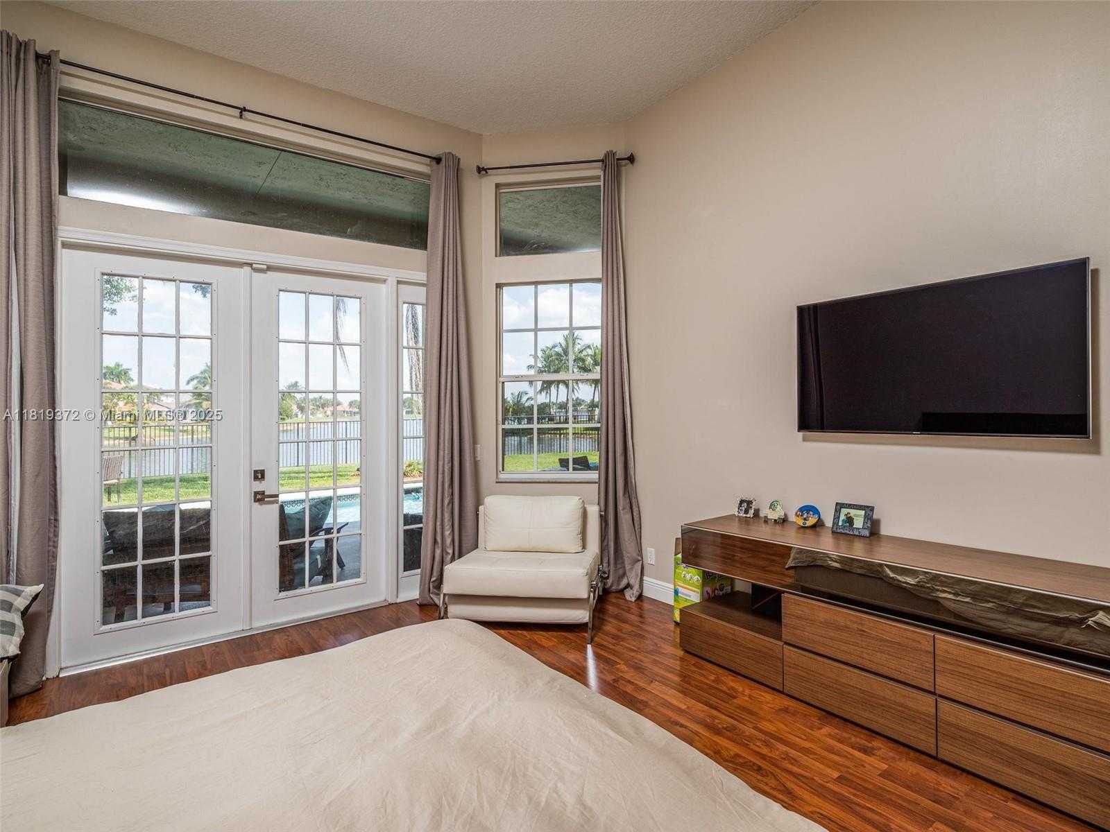 Small Image of 643 LAKE BLVD, Weston Number 16