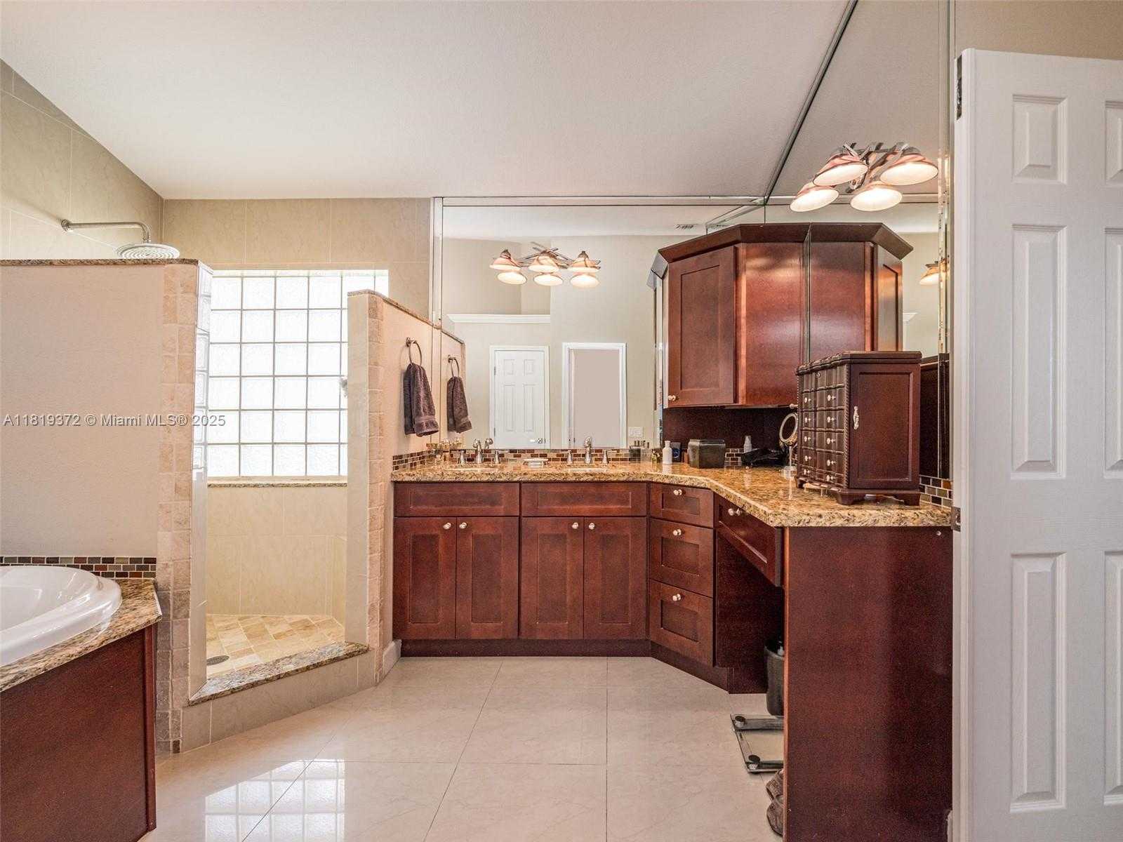 Small Image of 643 LAKE BLVD, Weston Number 18