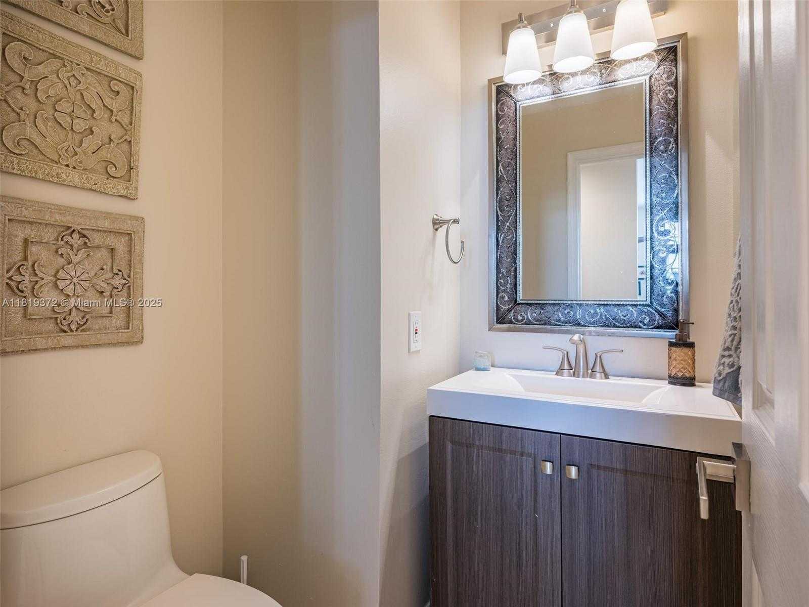 Small Image of 643 LAKE BLVD, Weston Number 19
