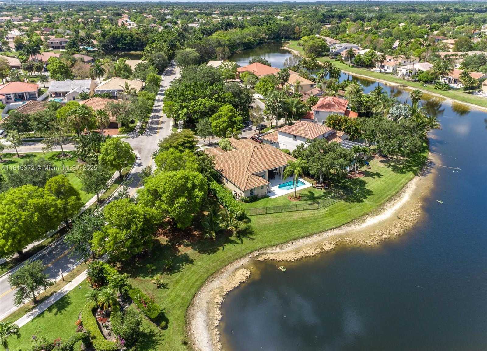 Small Image of 643 LAKE BLVD, Weston Number 2