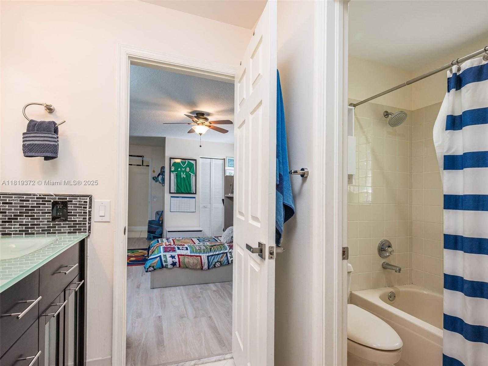 Small Image of 643 LAKE BLVD, Weston Number 22