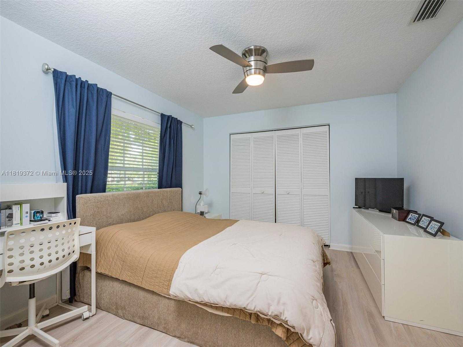 Small Image of 643 LAKE BLVD, Weston Number 23