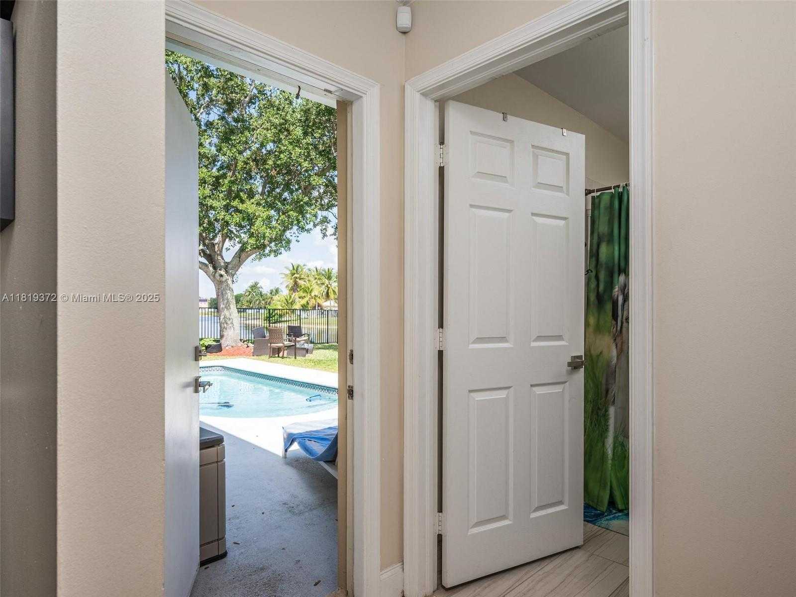 Small Image of 643 LAKE BLVD, Weston Number 25