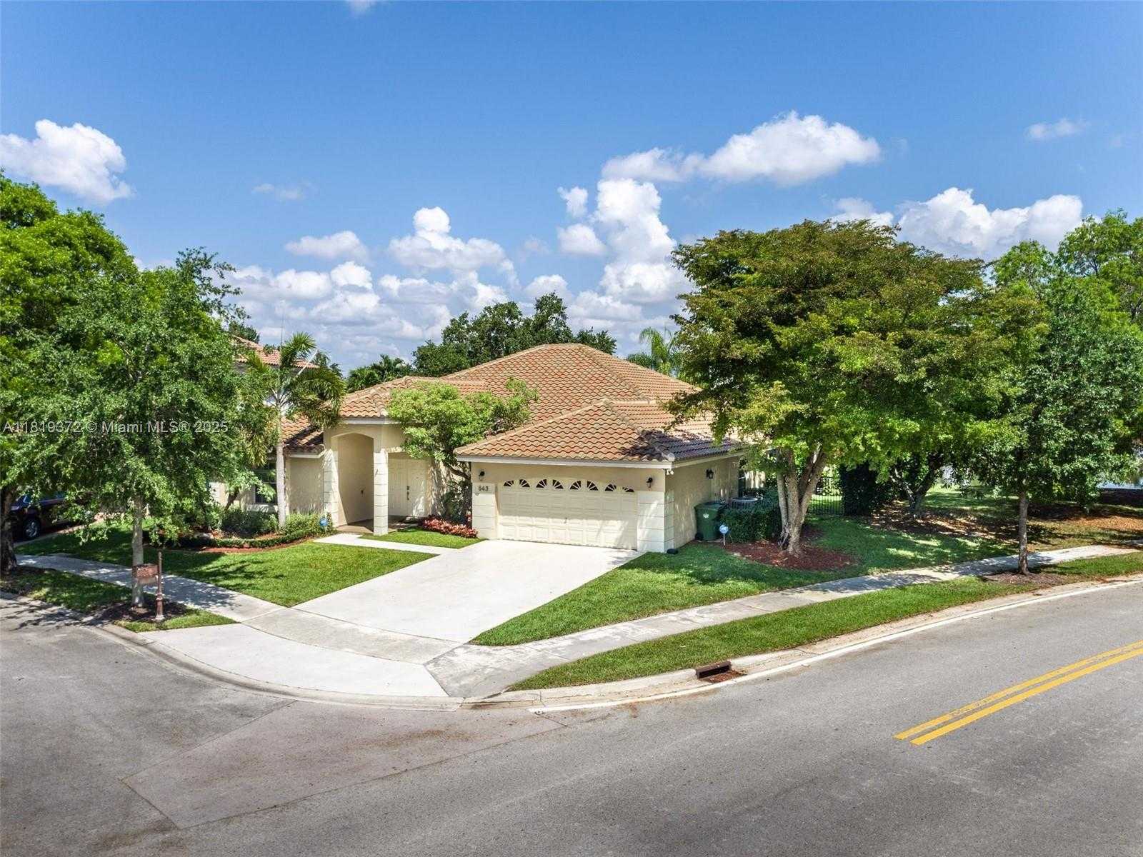 Small Image of 643 LAKE BLVD, Weston Number 27