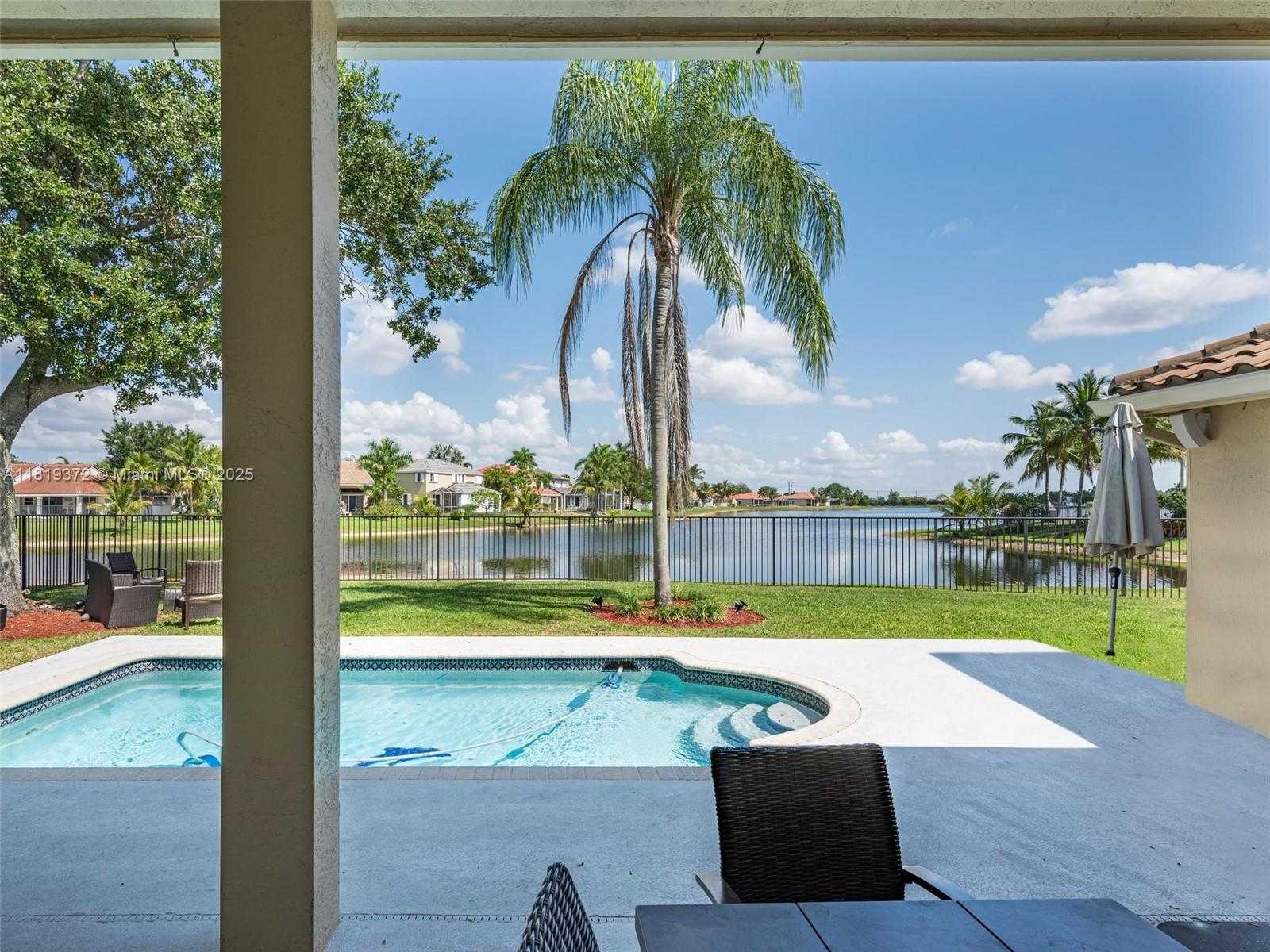 Small Image of 643 LAKE BLVD, Weston Number 28