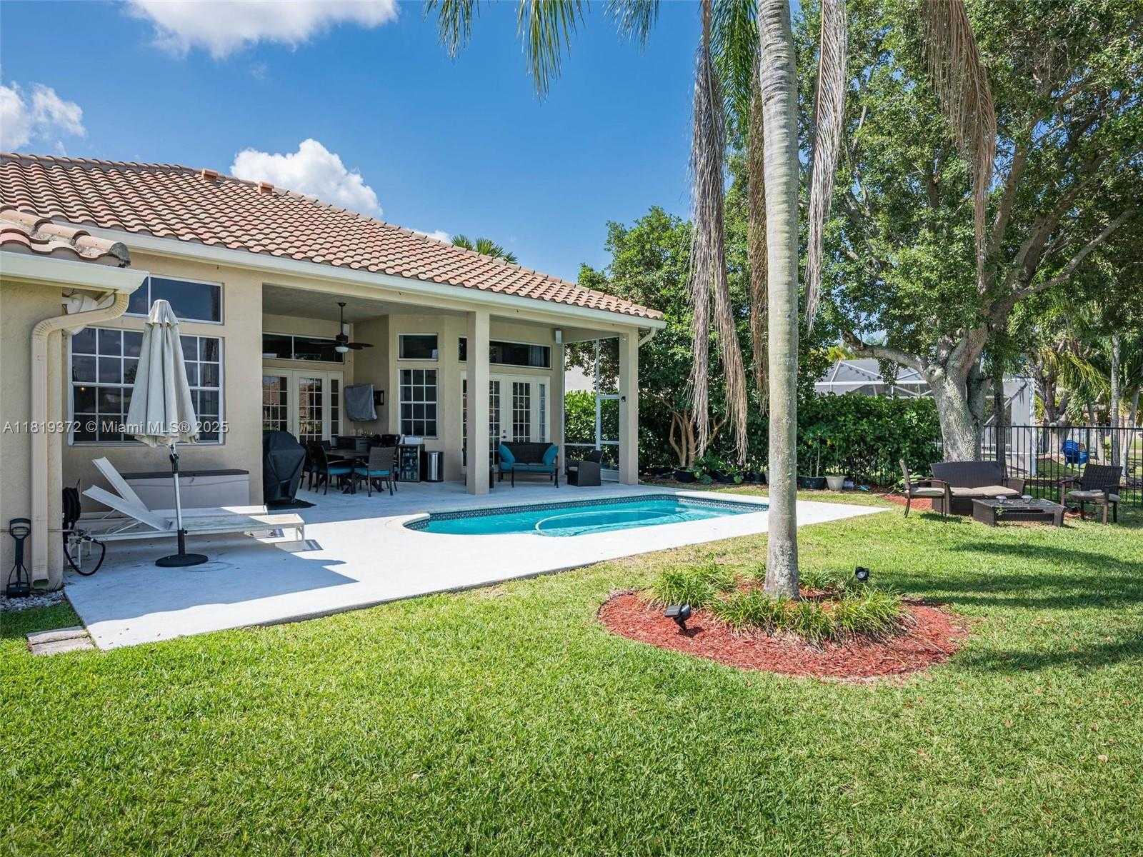 Small Image of 643 LAKE BLVD, Weston Number 30