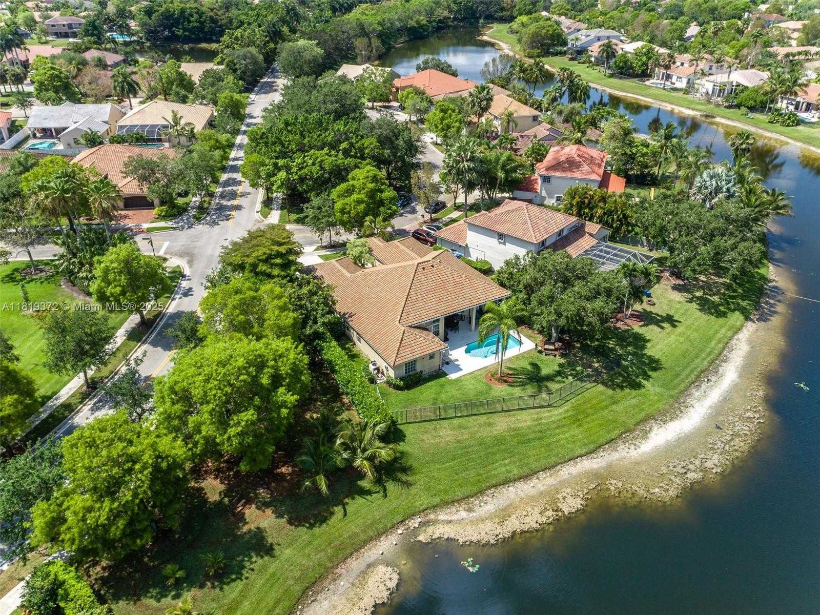 Small Image of 643 LAKE BLVD, Weston Number 31