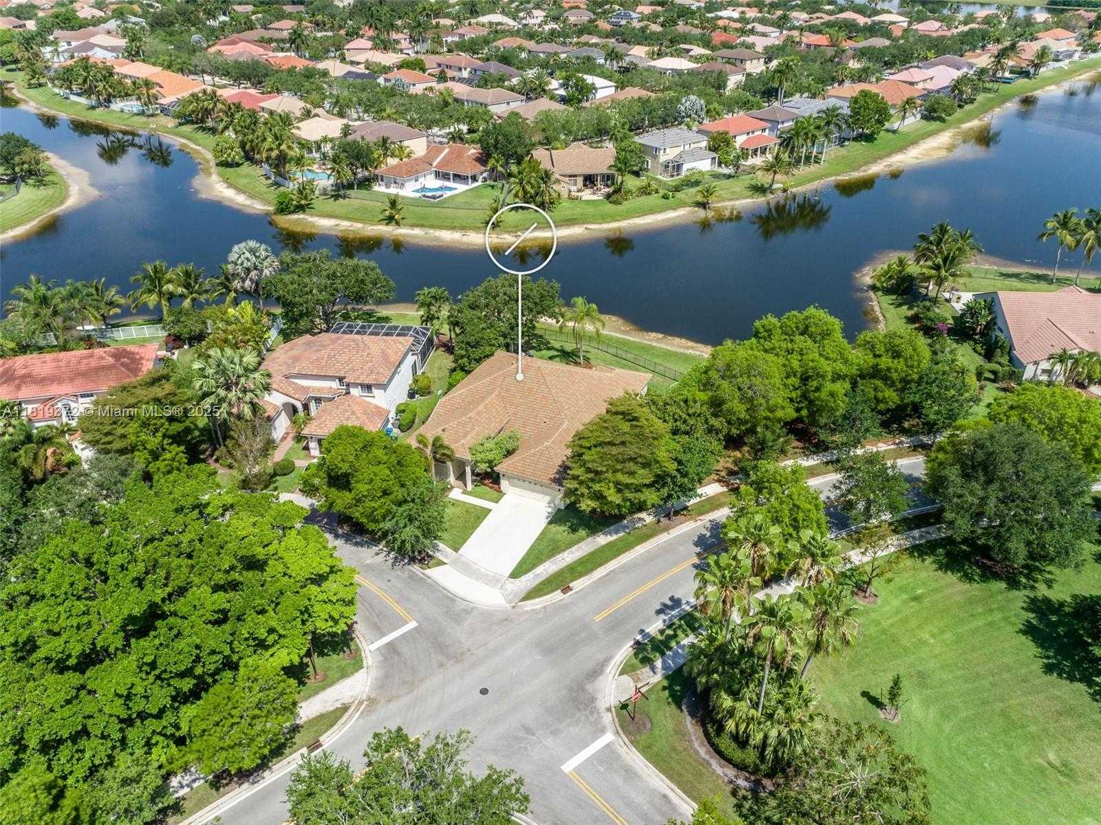 Small Image of 643 LAKE BLVD, Weston Number 32