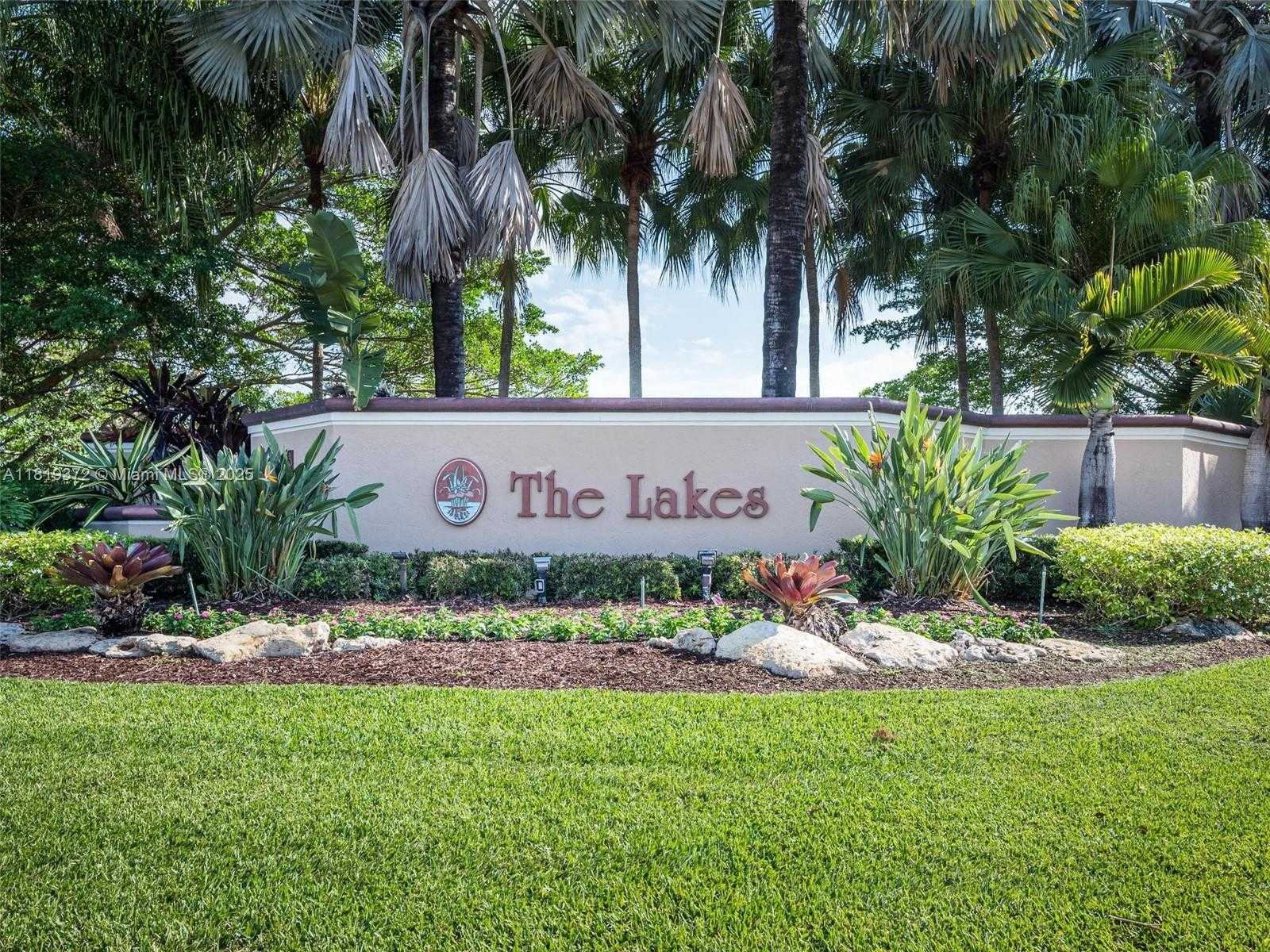 Small Image of 643 LAKE BLVD, Weston Number 33