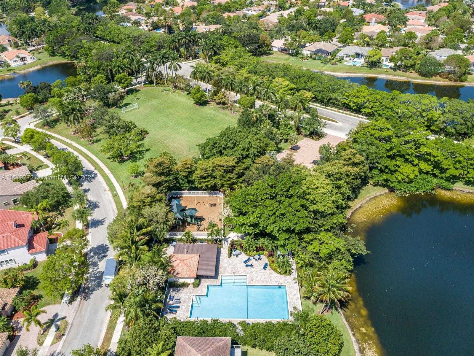 Small Image of 643 LAKE BLVD, Weston Number 34