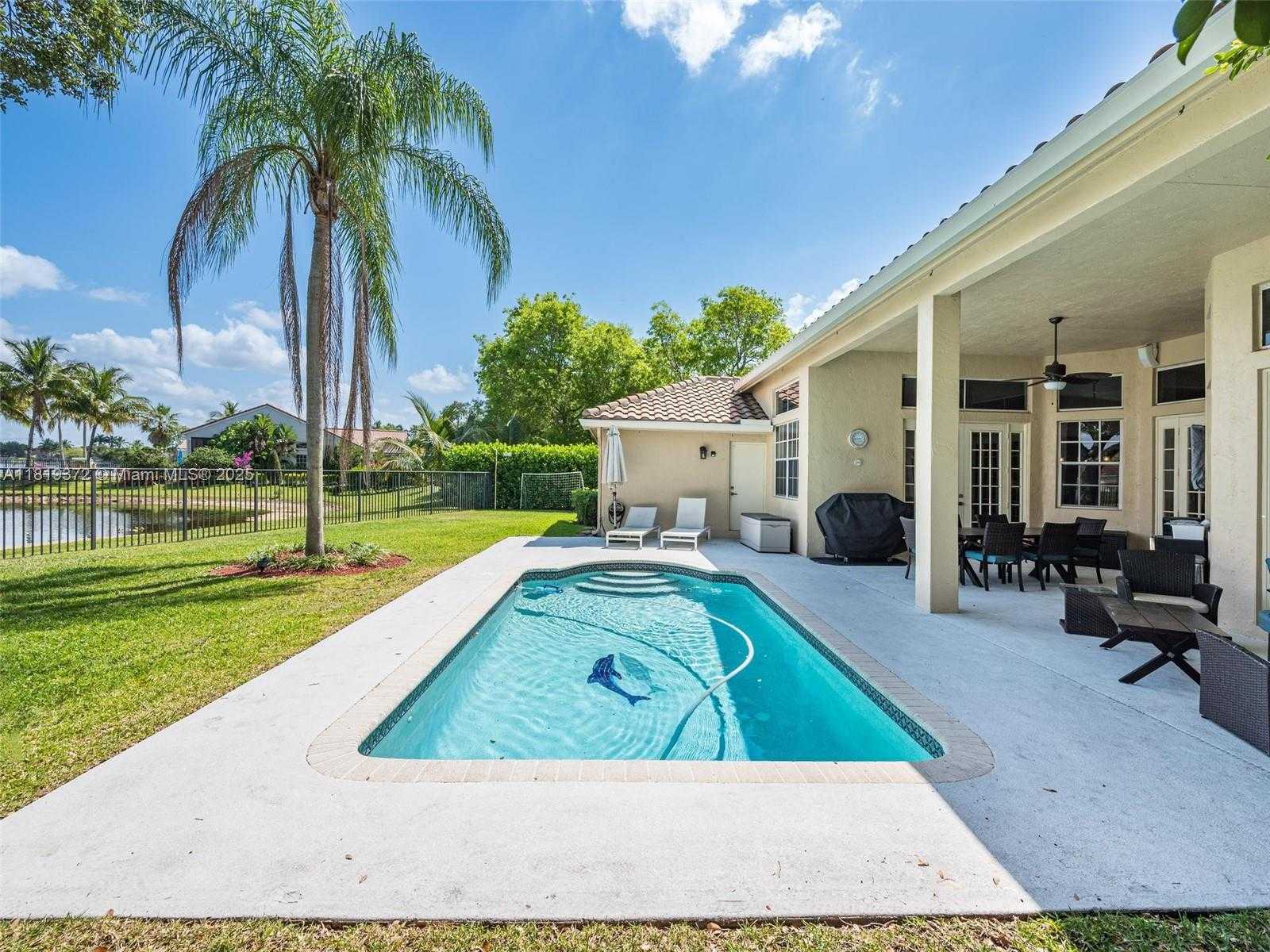 Small Image of 643 LAKE BLVD, Weston Number 4