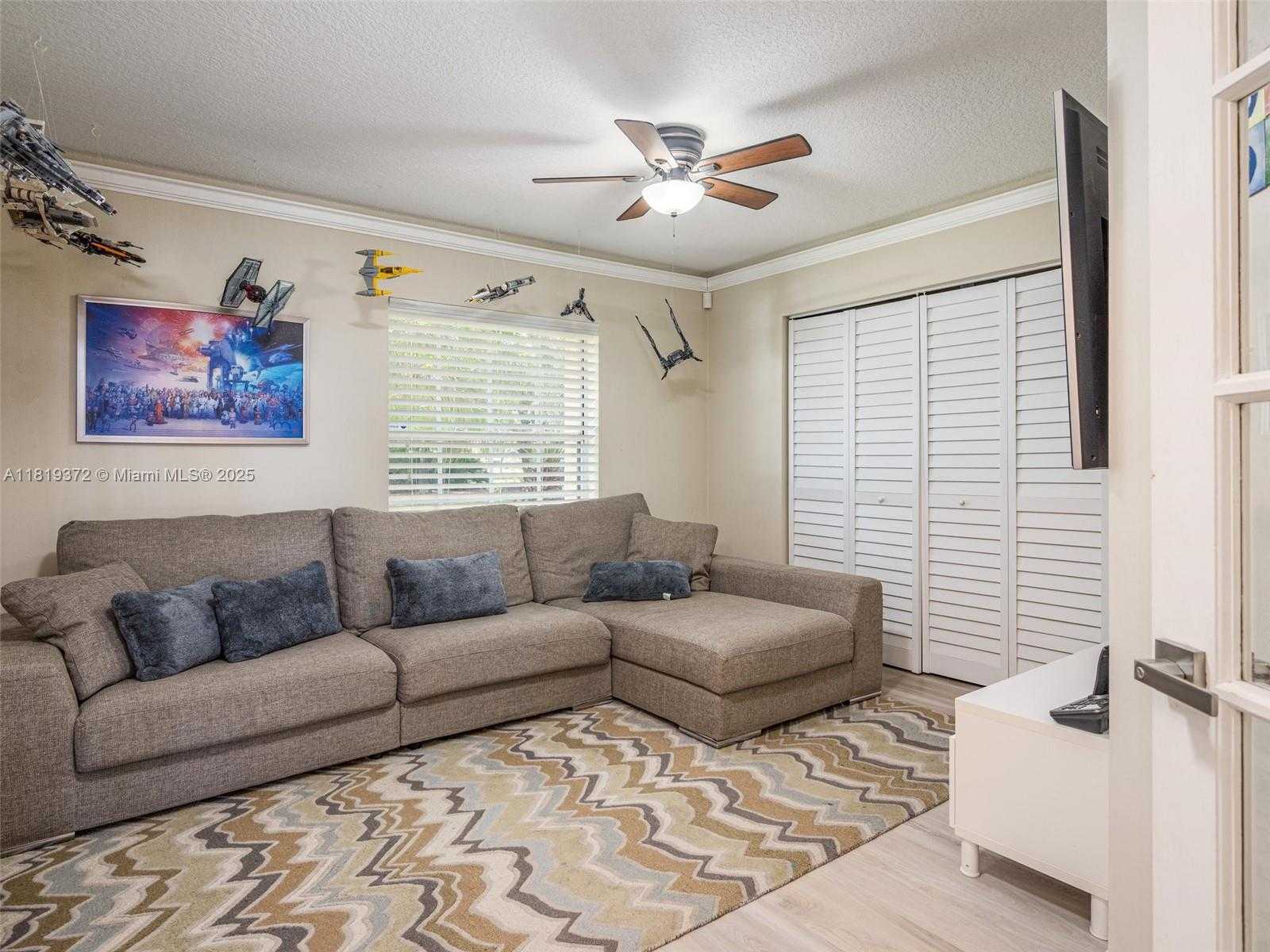 Small Image of 643 LAKE BLVD, Weston Number 9