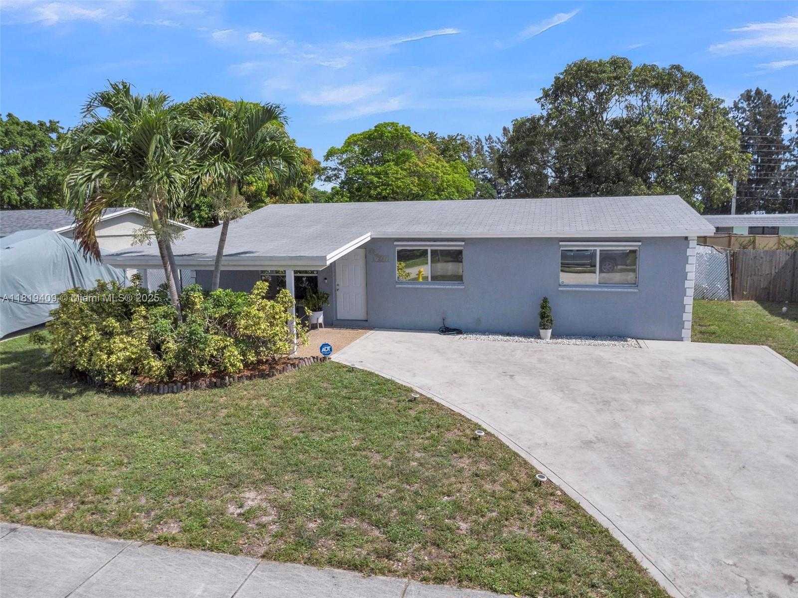 Small Image of 2771 NORTH WEST 25TH ST, Fort Lauderdale Number 2