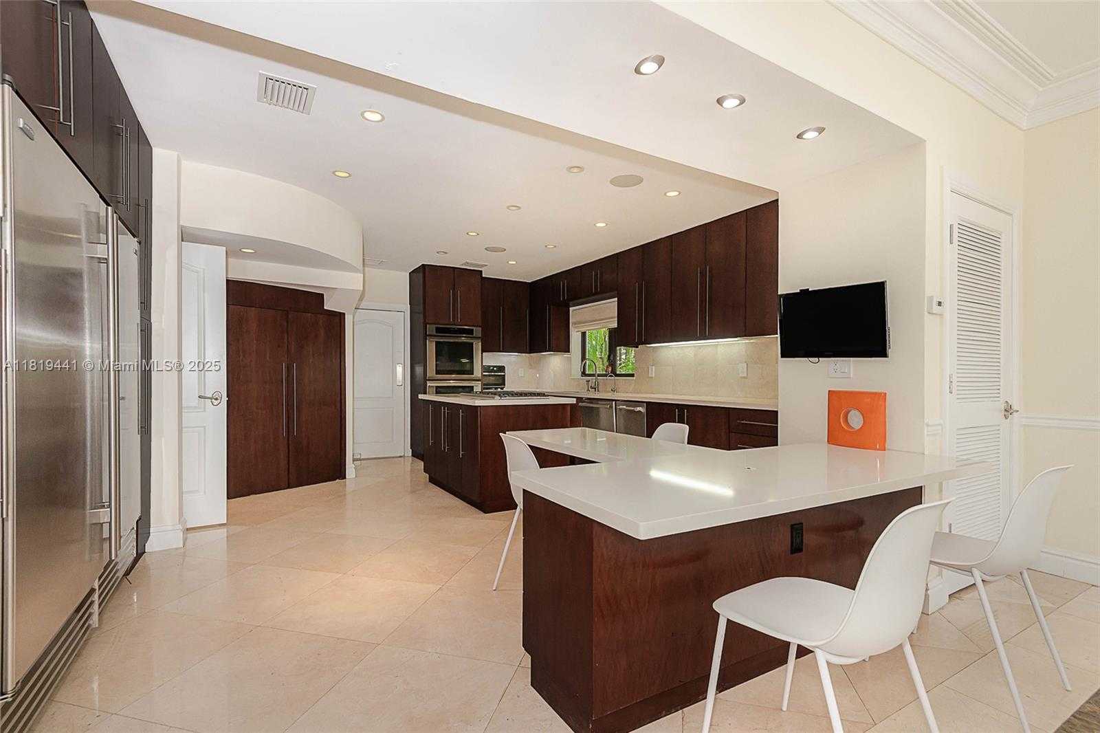 Small Image of 6535 ALLISON RD, Miami Beach Number 11
