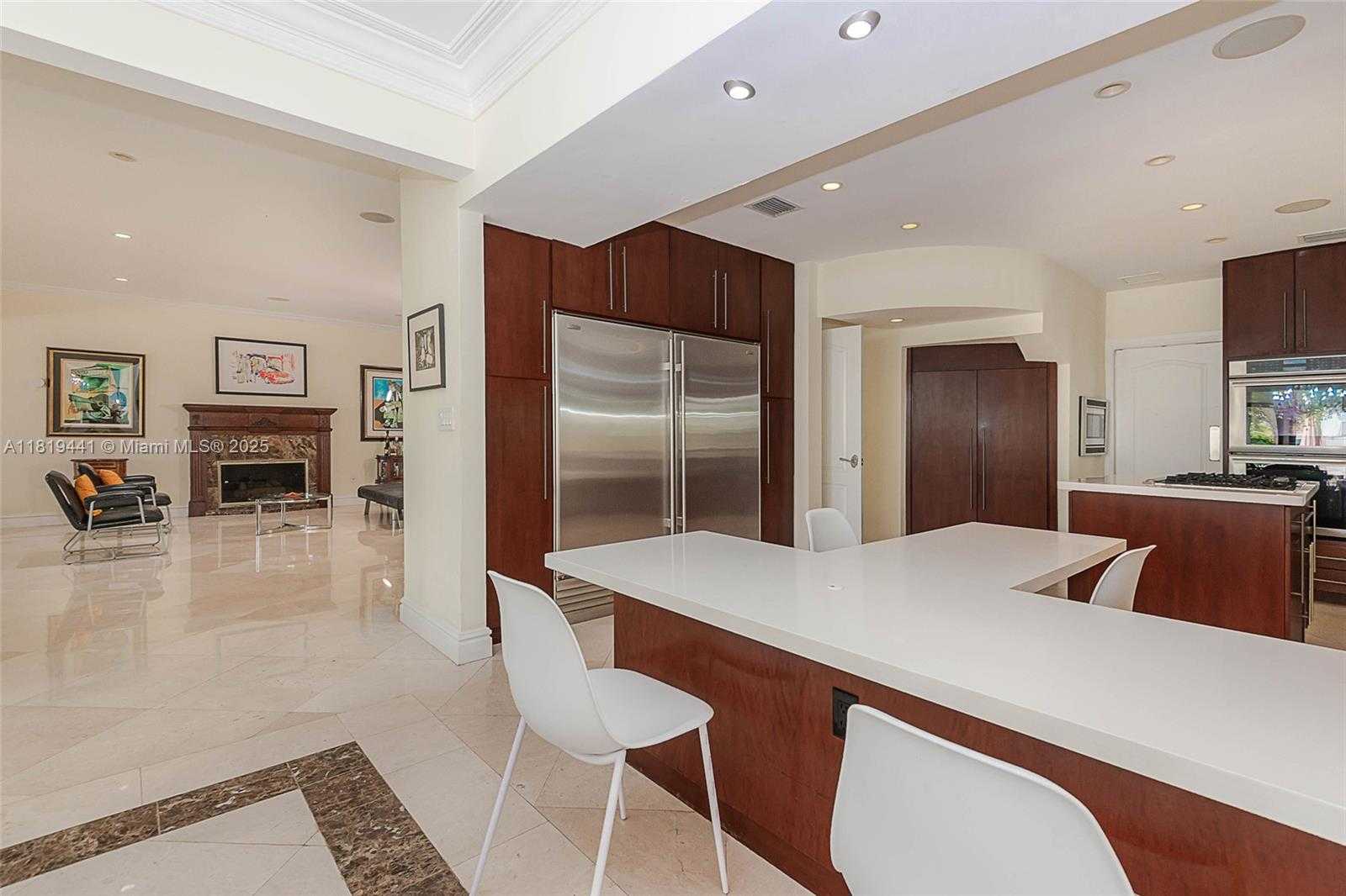 Small Image of 6535 ALLISON RD, Miami Beach Number 12