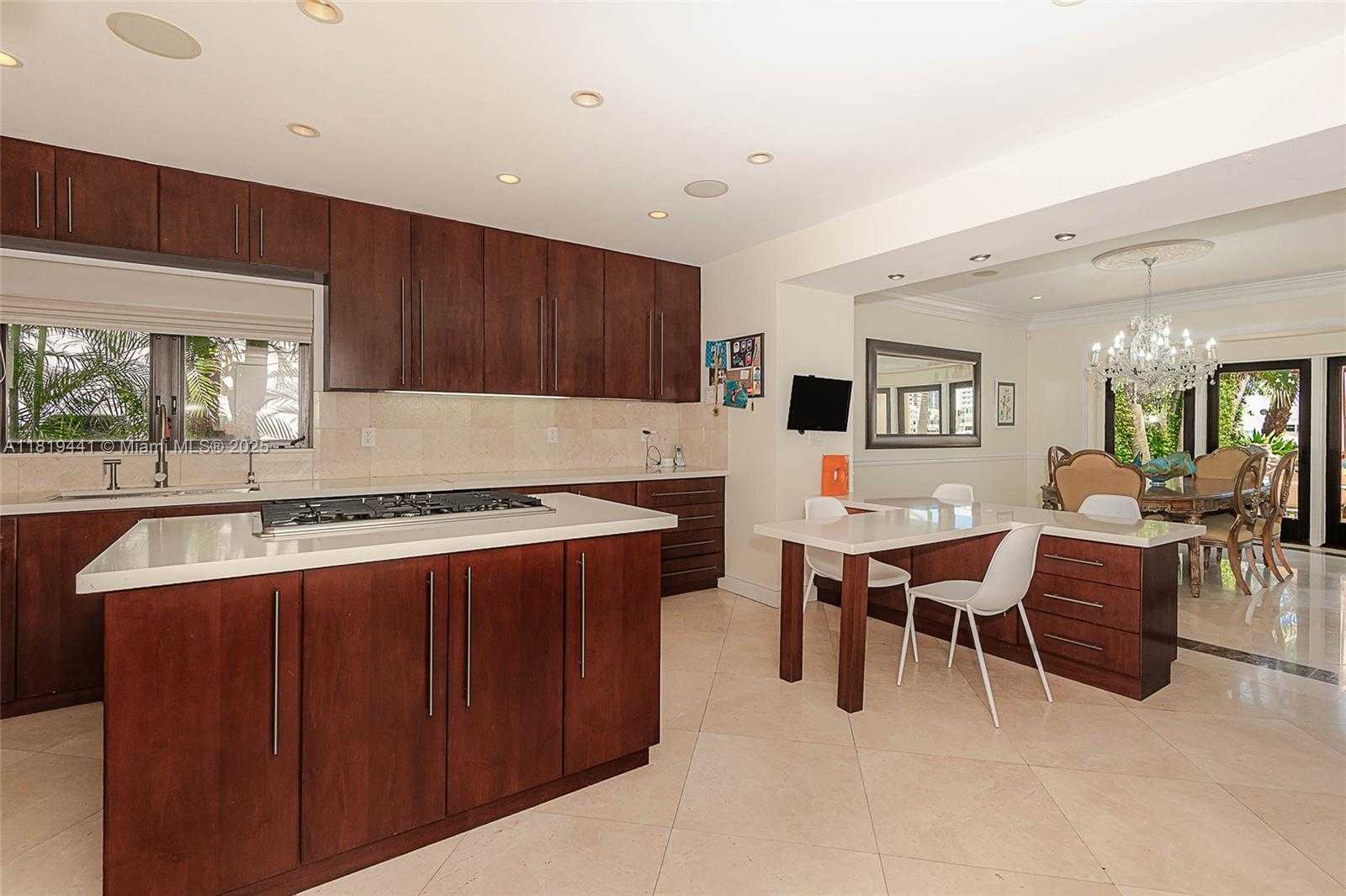 Small Image of 6535 ALLISON RD, Miami Beach Number 13