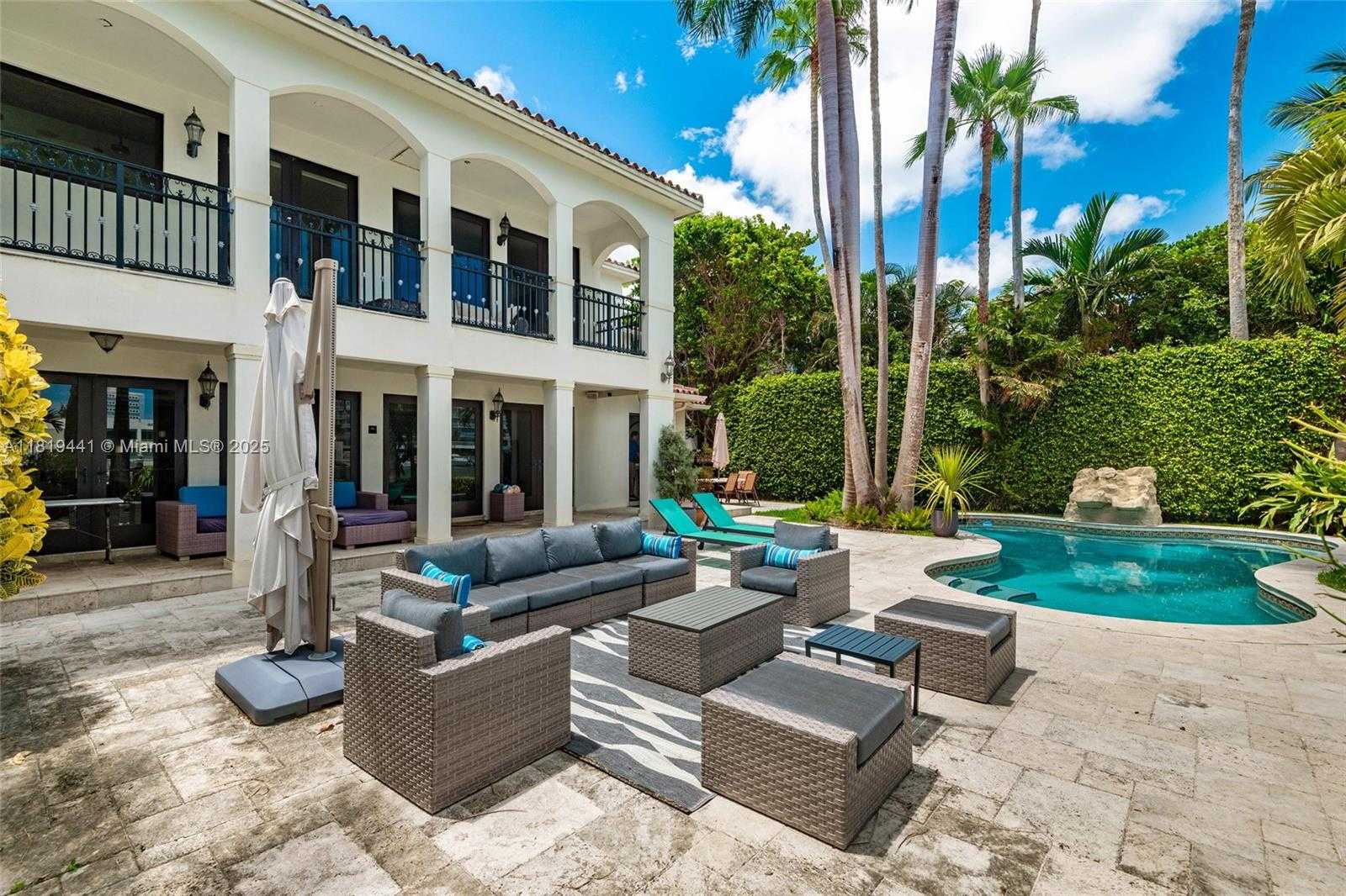 Small Image of 6535 ALLISON RD, Miami Beach Number 14