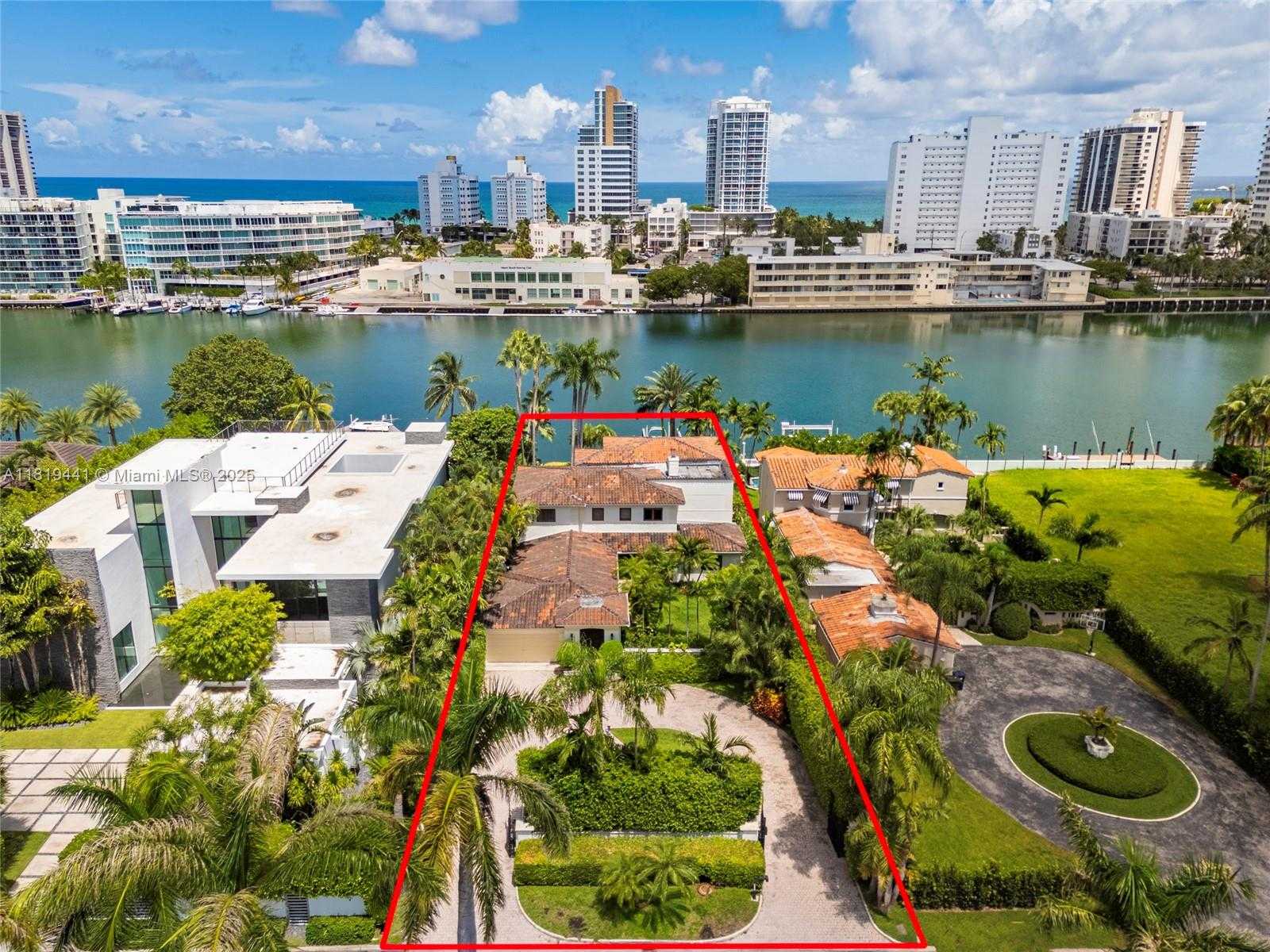 Small Image of 6535 ALLISON RD, Miami Beach Number 3