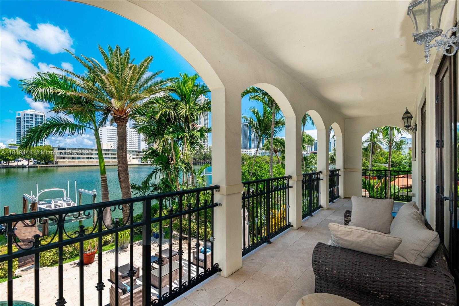Small Image of 6535 ALLISON RD, Miami Beach Number 42