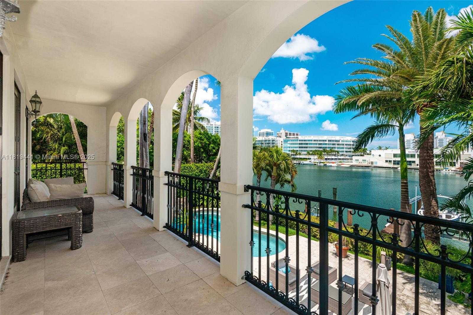 Small Image of 6535 ALLISON RD, Miami Beach Number 43