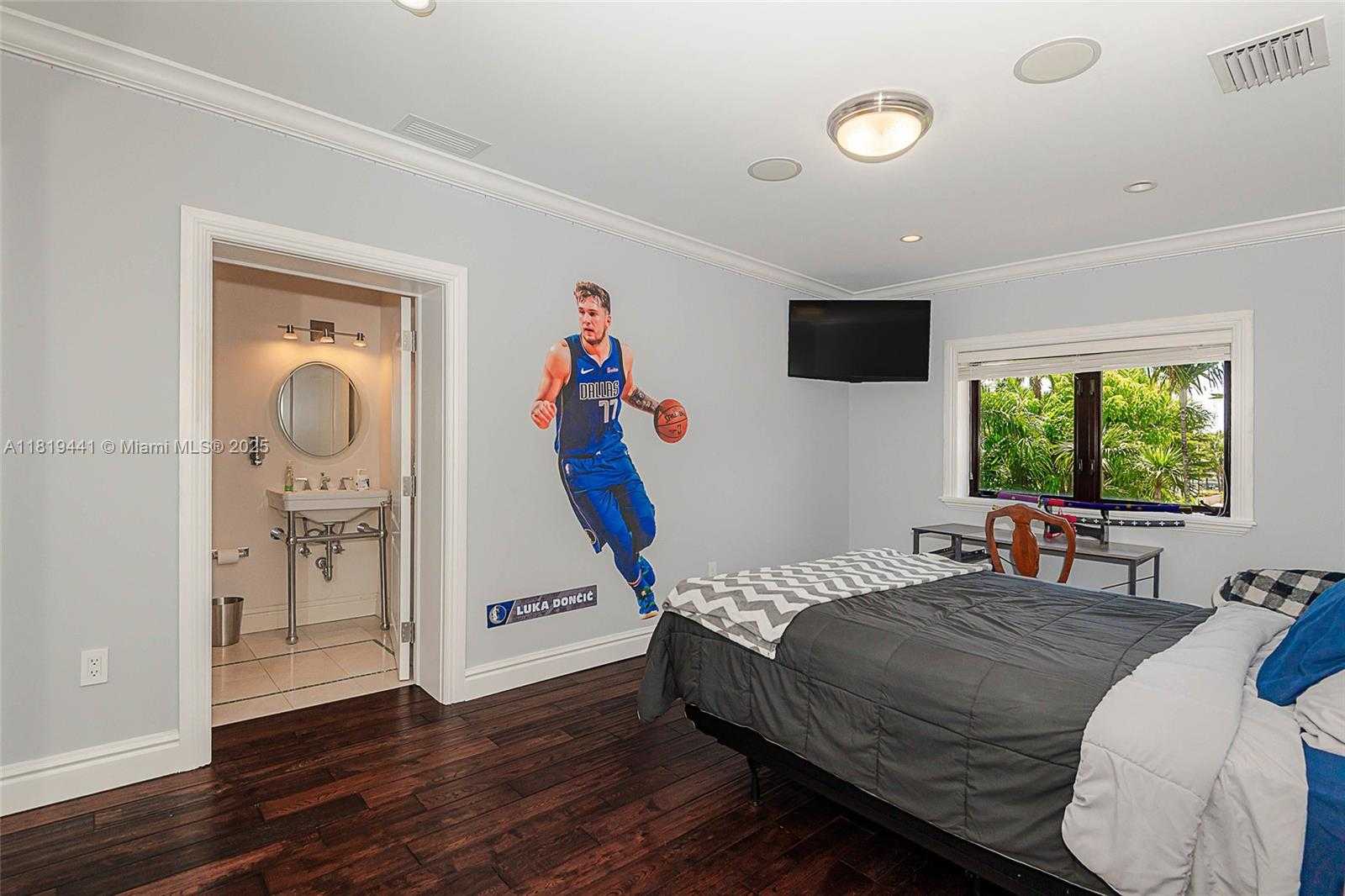 Small Image of 6535 ALLISON RD, Miami Beach Number 47