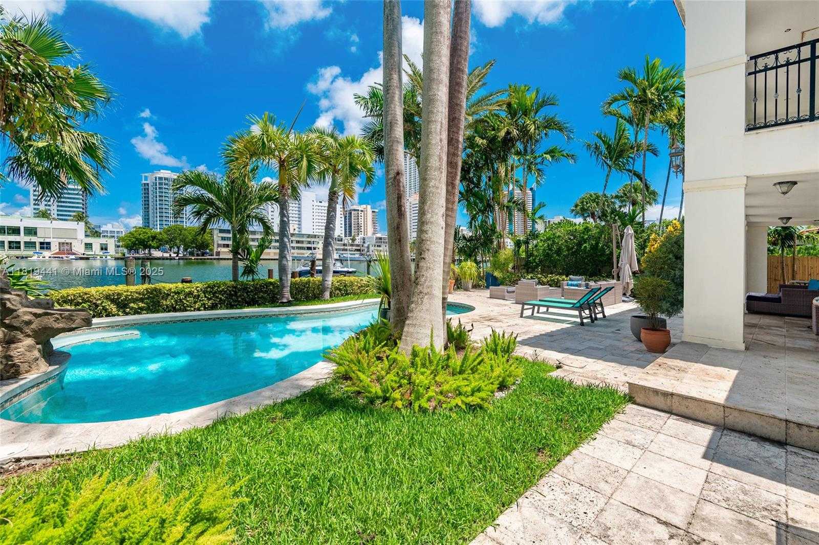 Small Image of 6535 ALLISON RD, Miami Beach Number 54