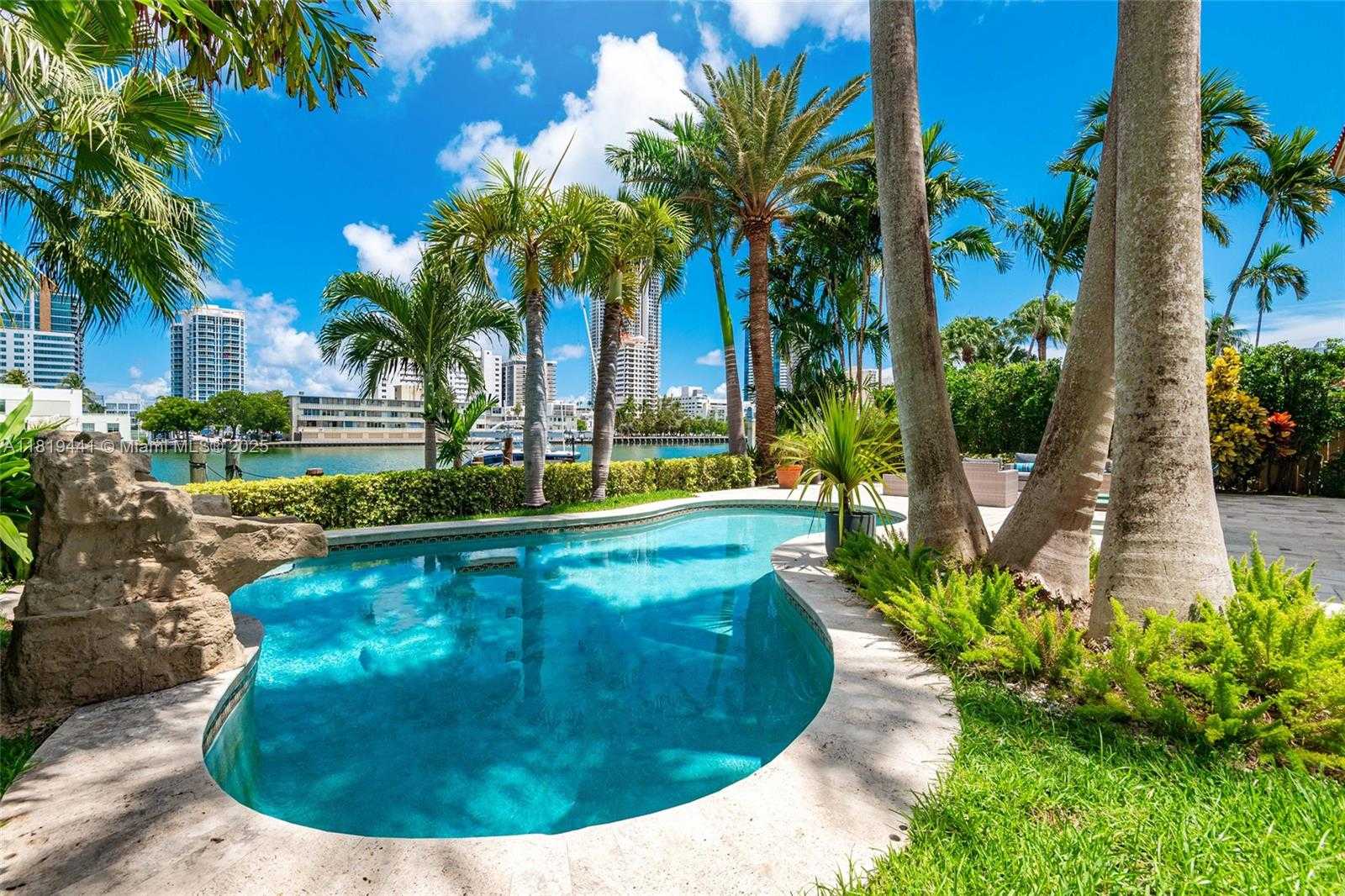 Small Image of 6535 ALLISON RD, Miami Beach Number 55