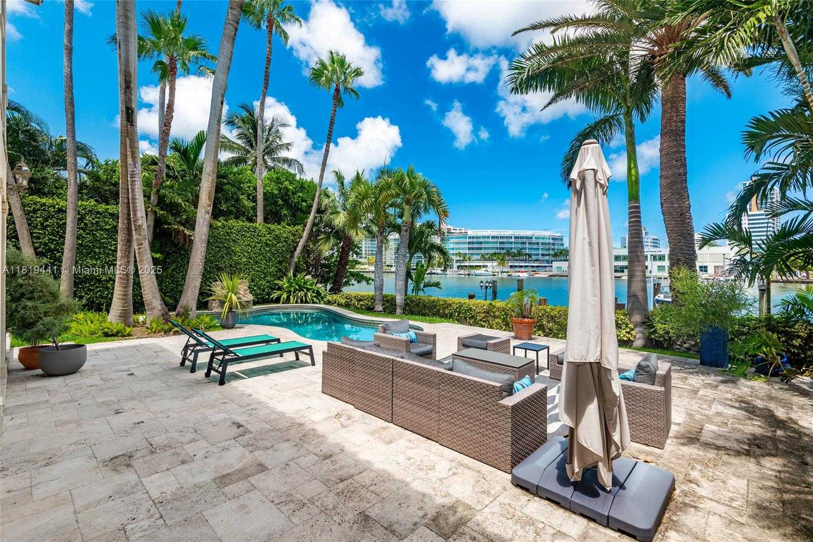 Small Image of 6535 ALLISON RD, Miami Beach Number 57