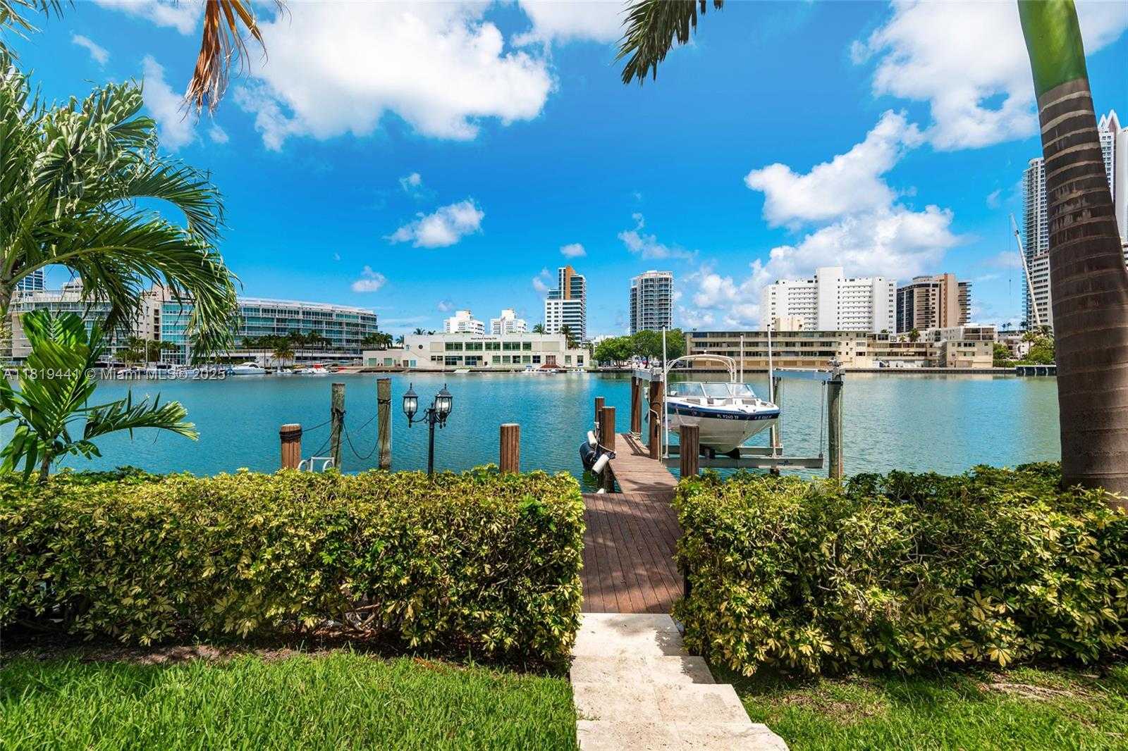 Small Image of 6535 ALLISON RD, Miami Beach Number 59